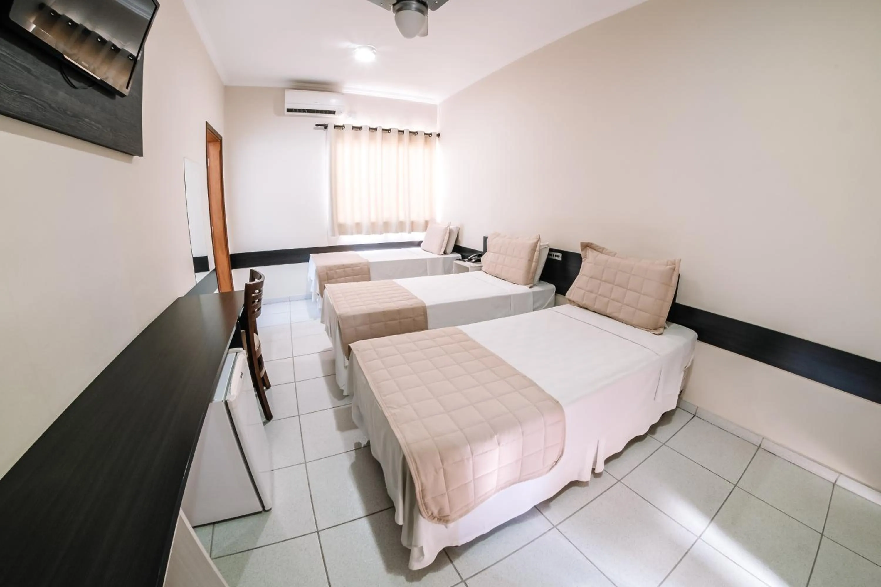 Bedroom, Bed in Ferian Plaza Hotel