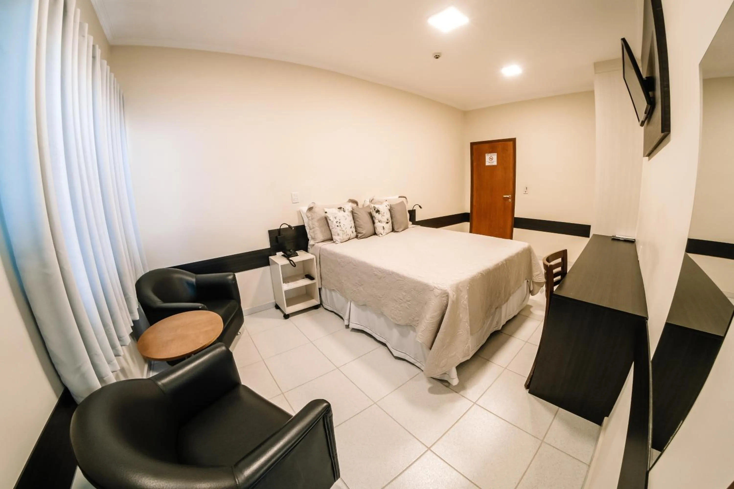 Bedroom, Bed in Ferian Plaza Hotel