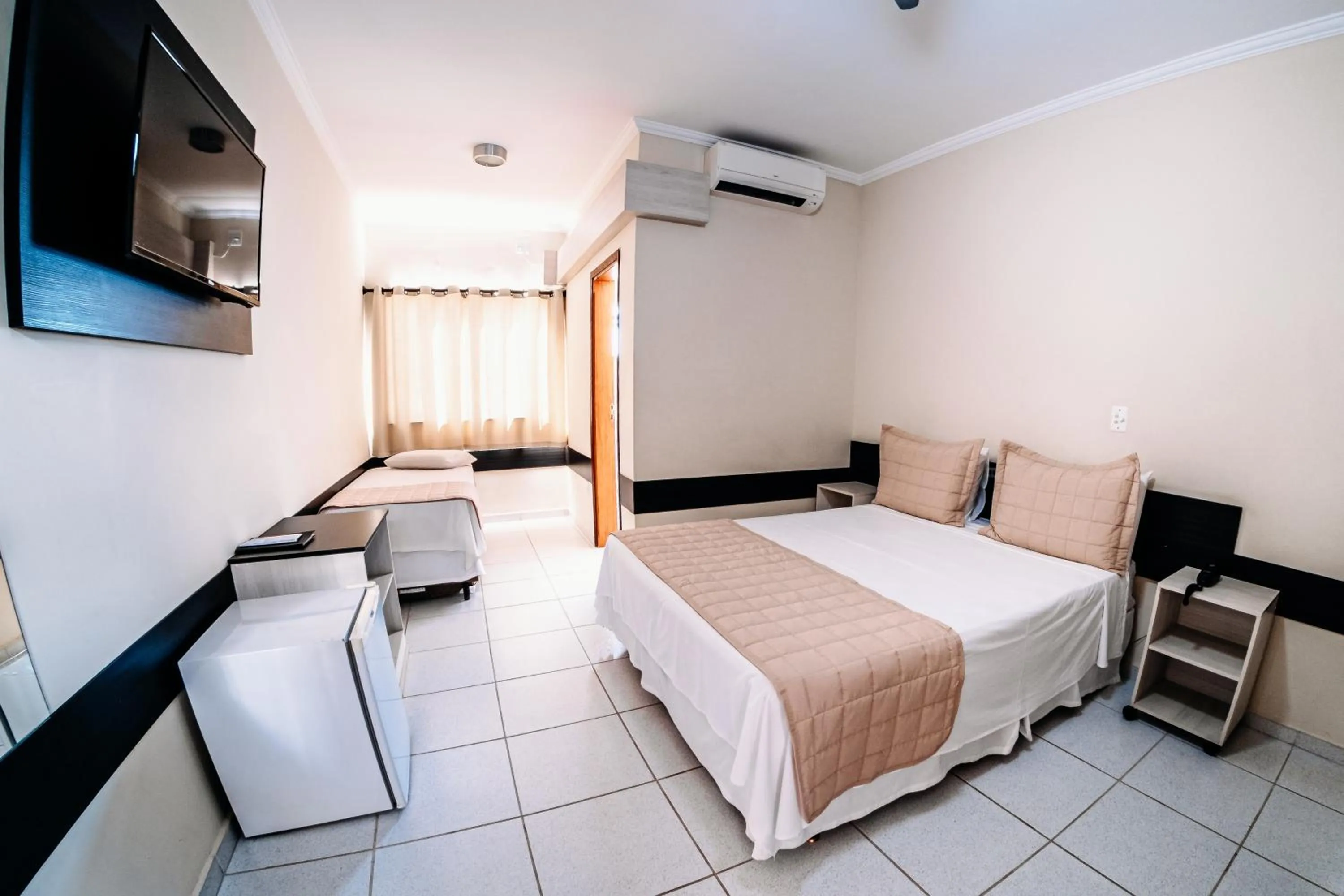 Bedroom, Bed in Ferian Plaza Hotel