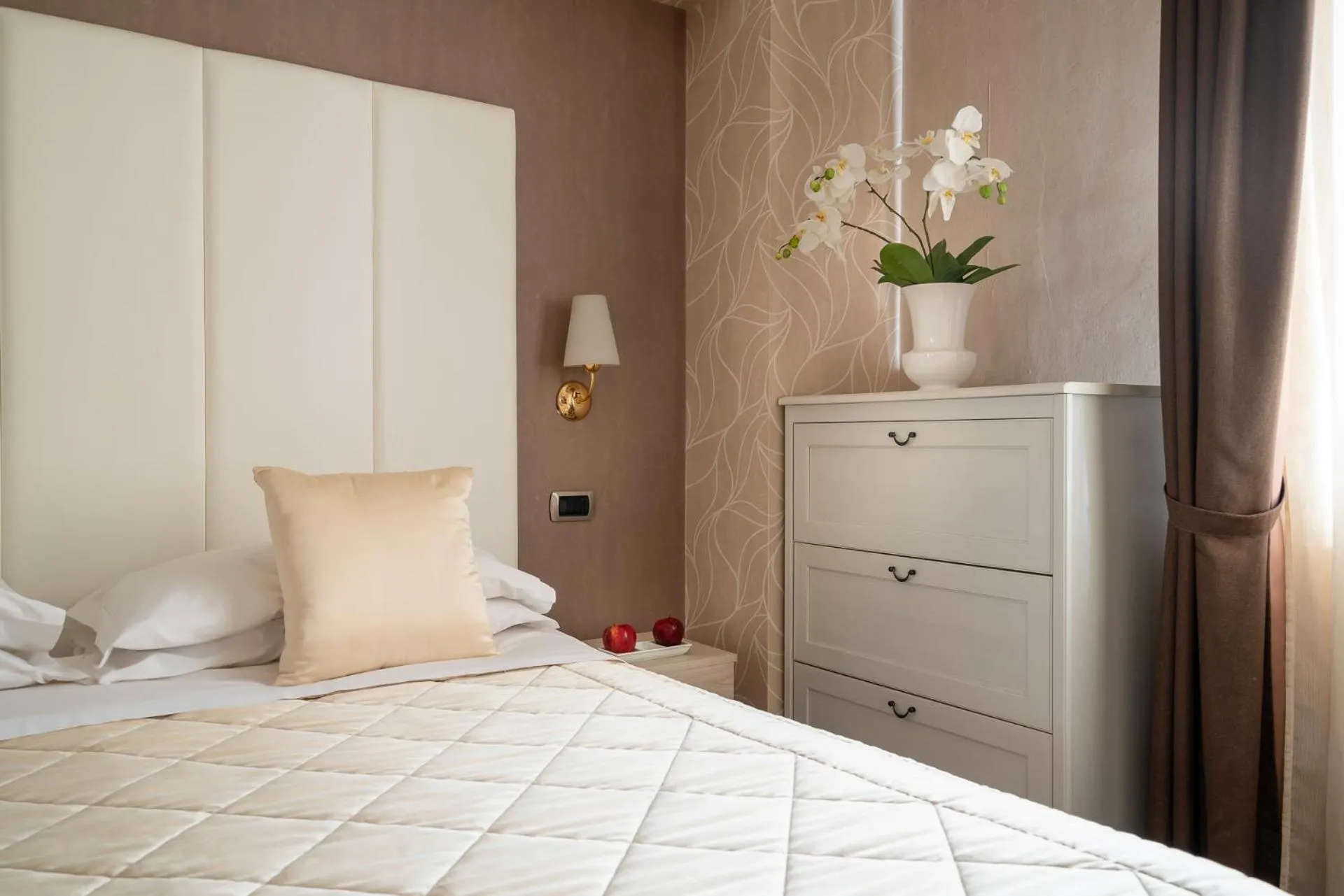 Photo of the whole room, Bed in Hotel Re Enzo