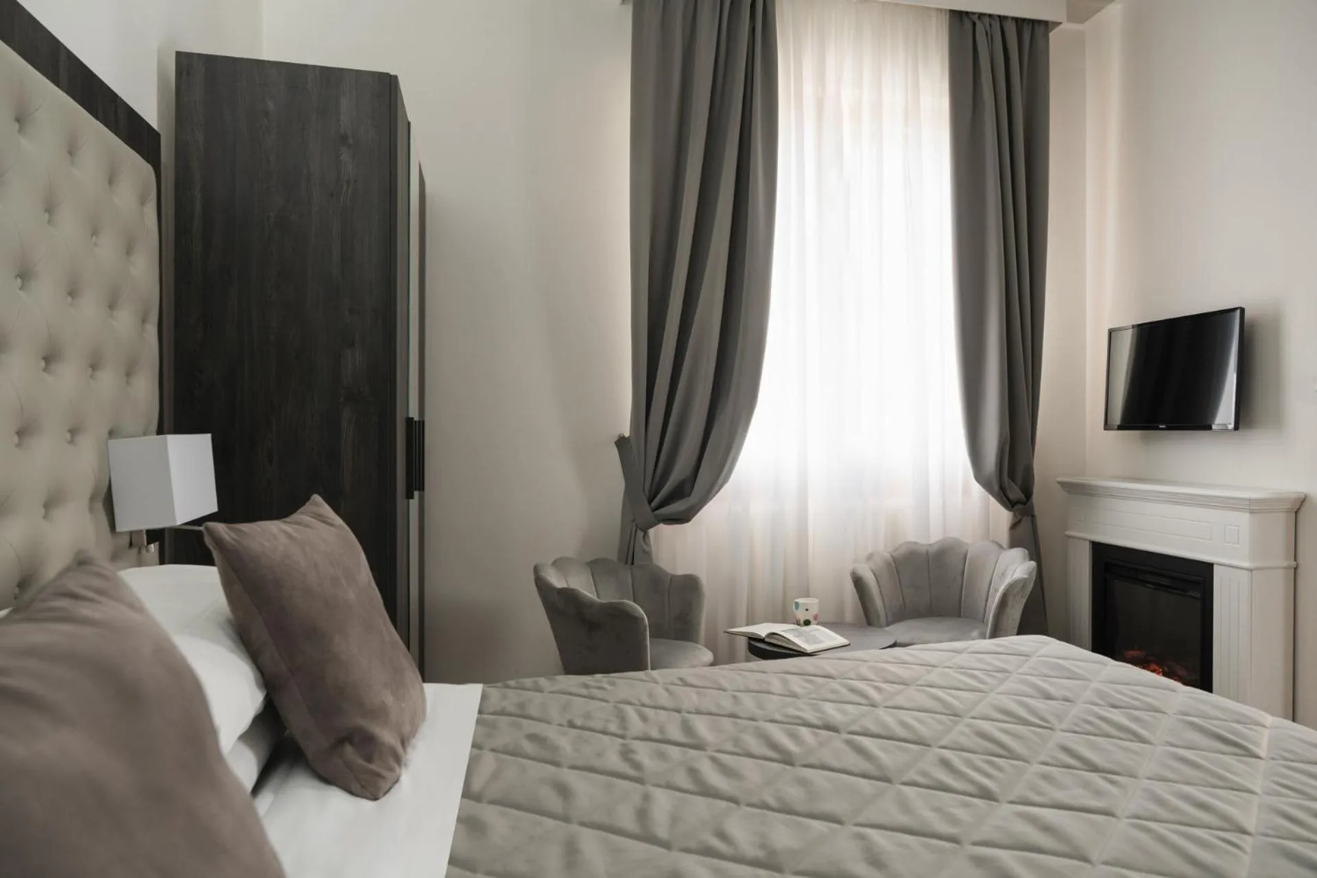 Photo of the whole room, Bed in Hotel Re Enzo