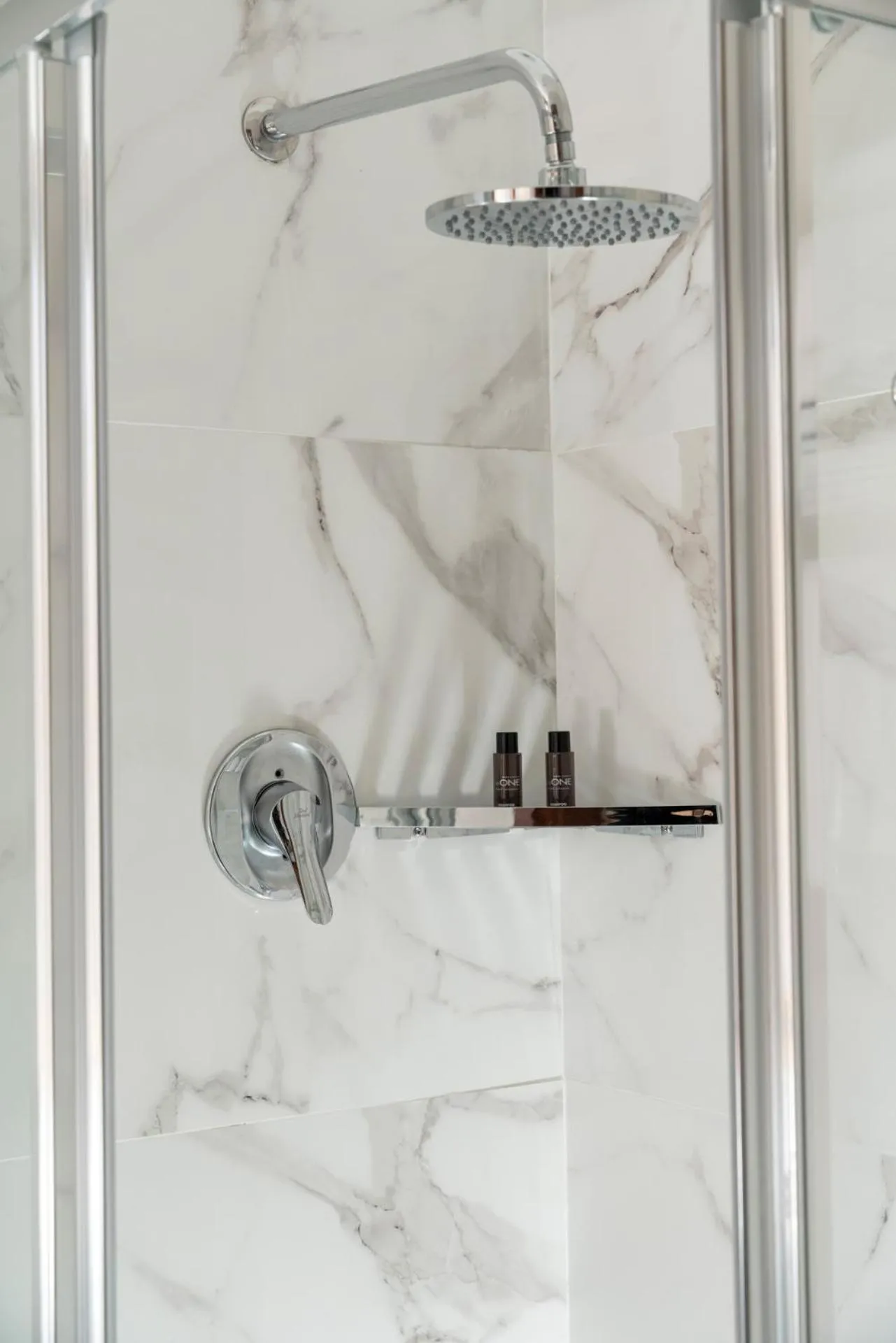 Shower in Hotel Re Enzo