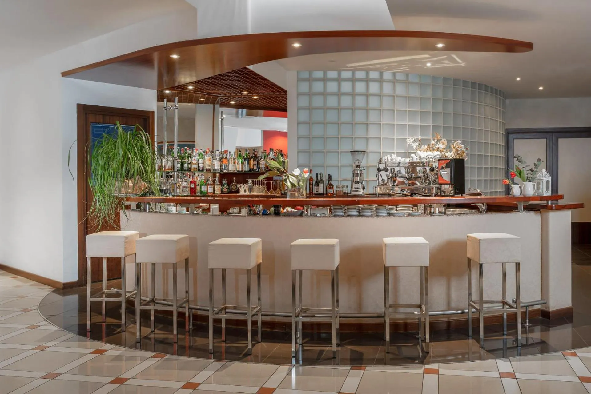 Lounge or bar in Hotel Re Enzo