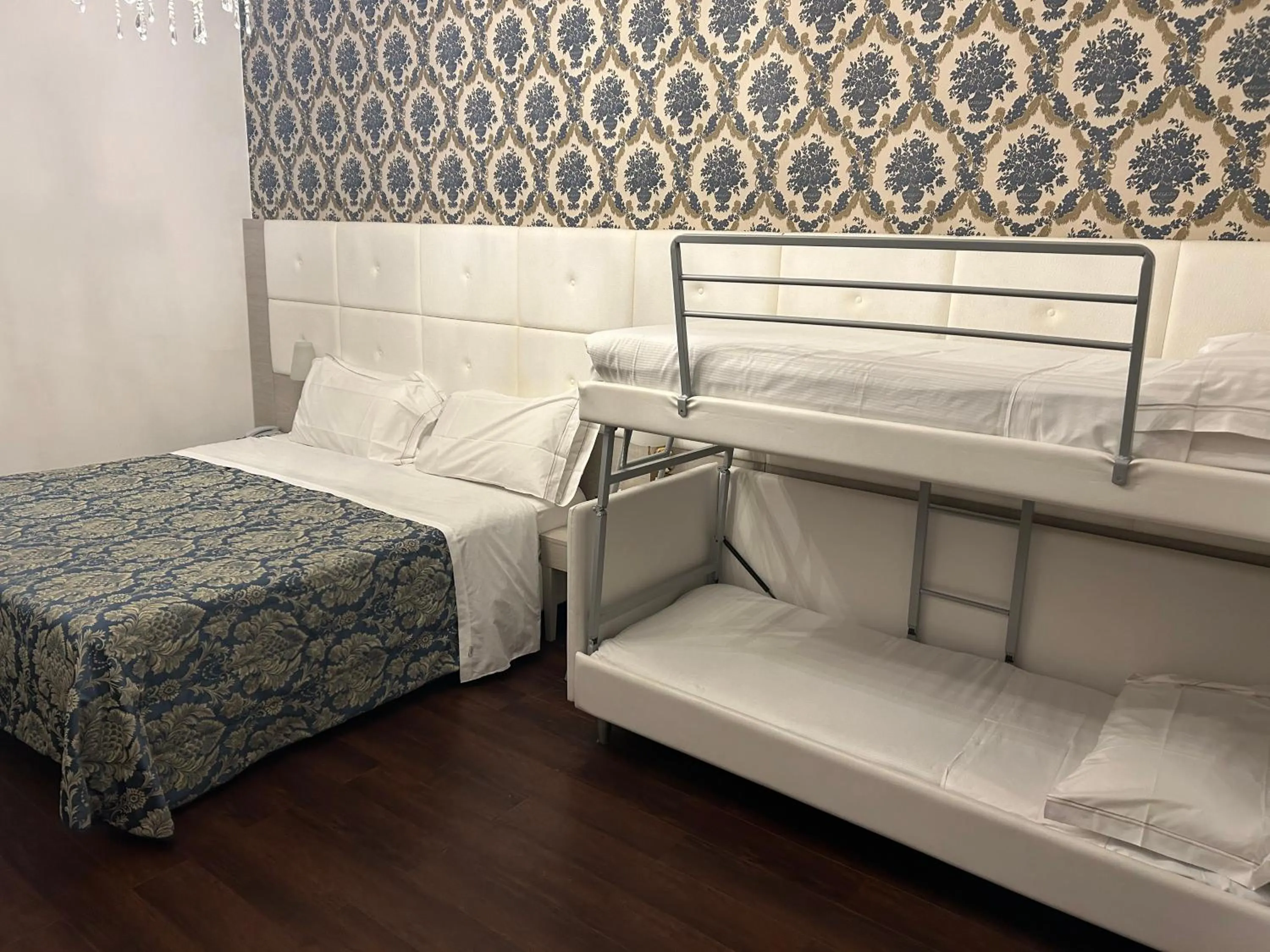 Photo of the whole room, Bed in Hotel Re Enzo