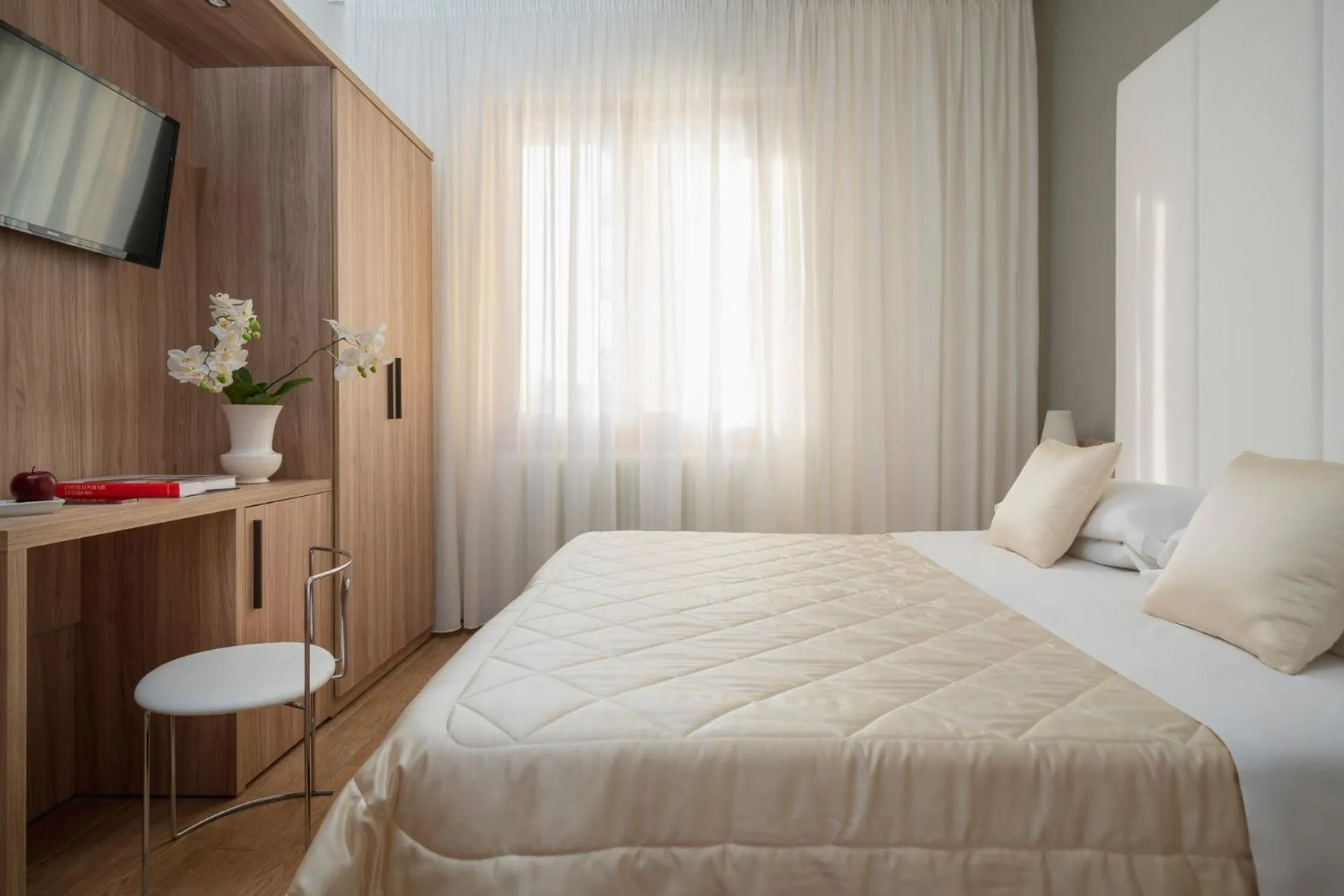 Photo of the whole room, Bed in Hotel Re Enzo