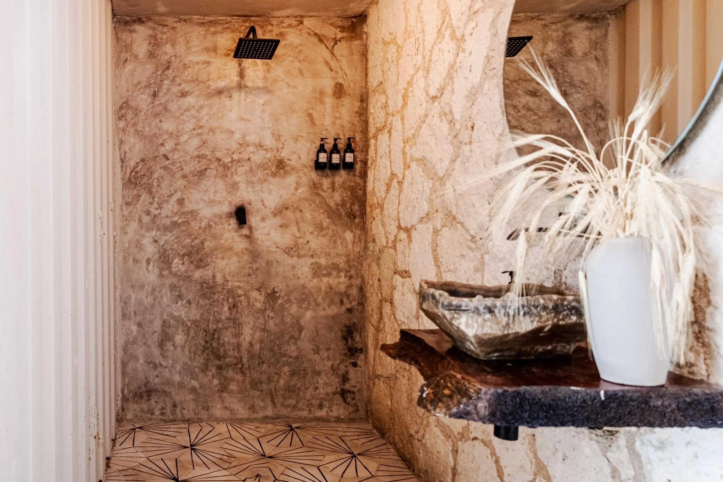 Shower in Alquimia Hotel Boutique