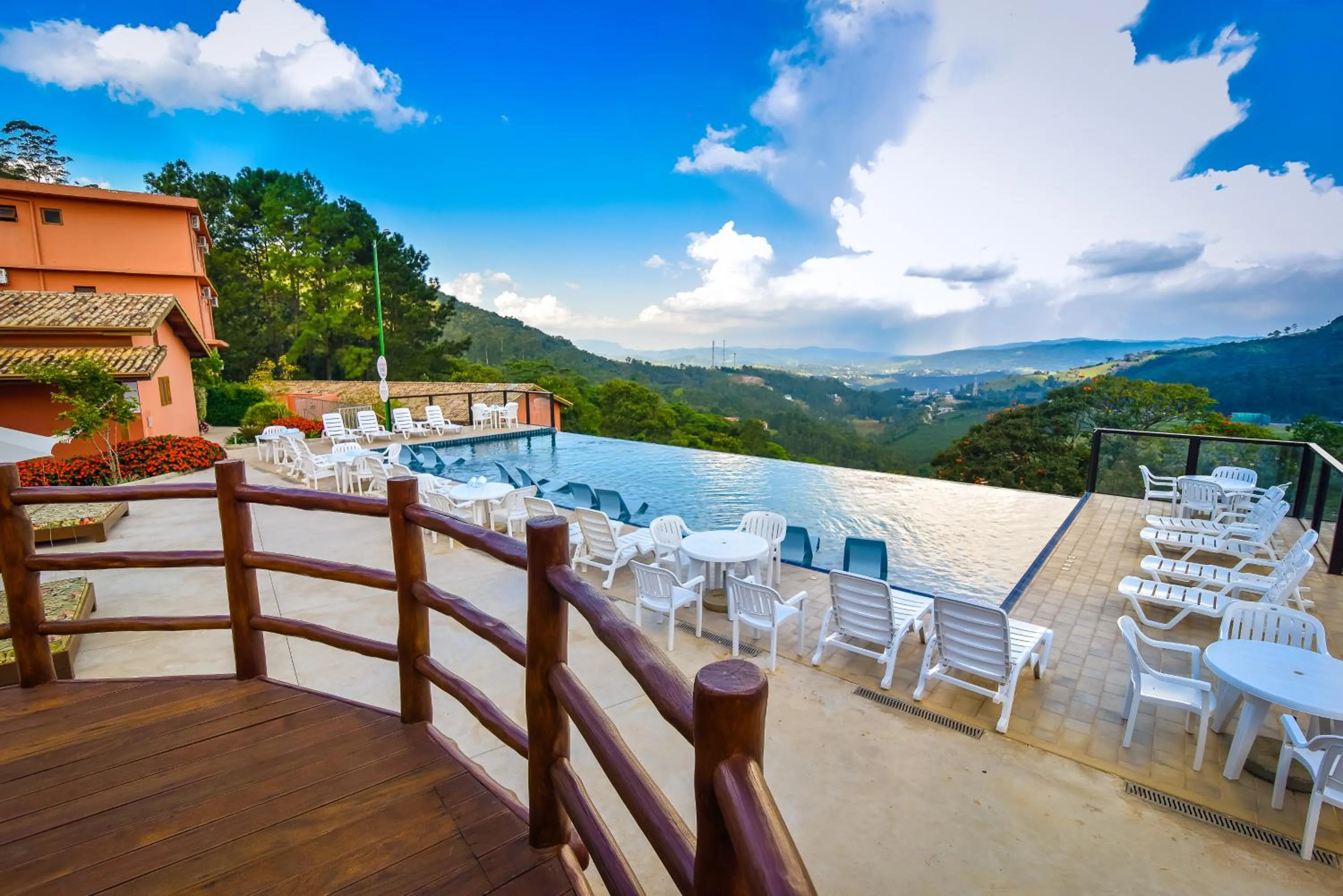 Swimming pool in Hotel Refúgio Vista Serrana