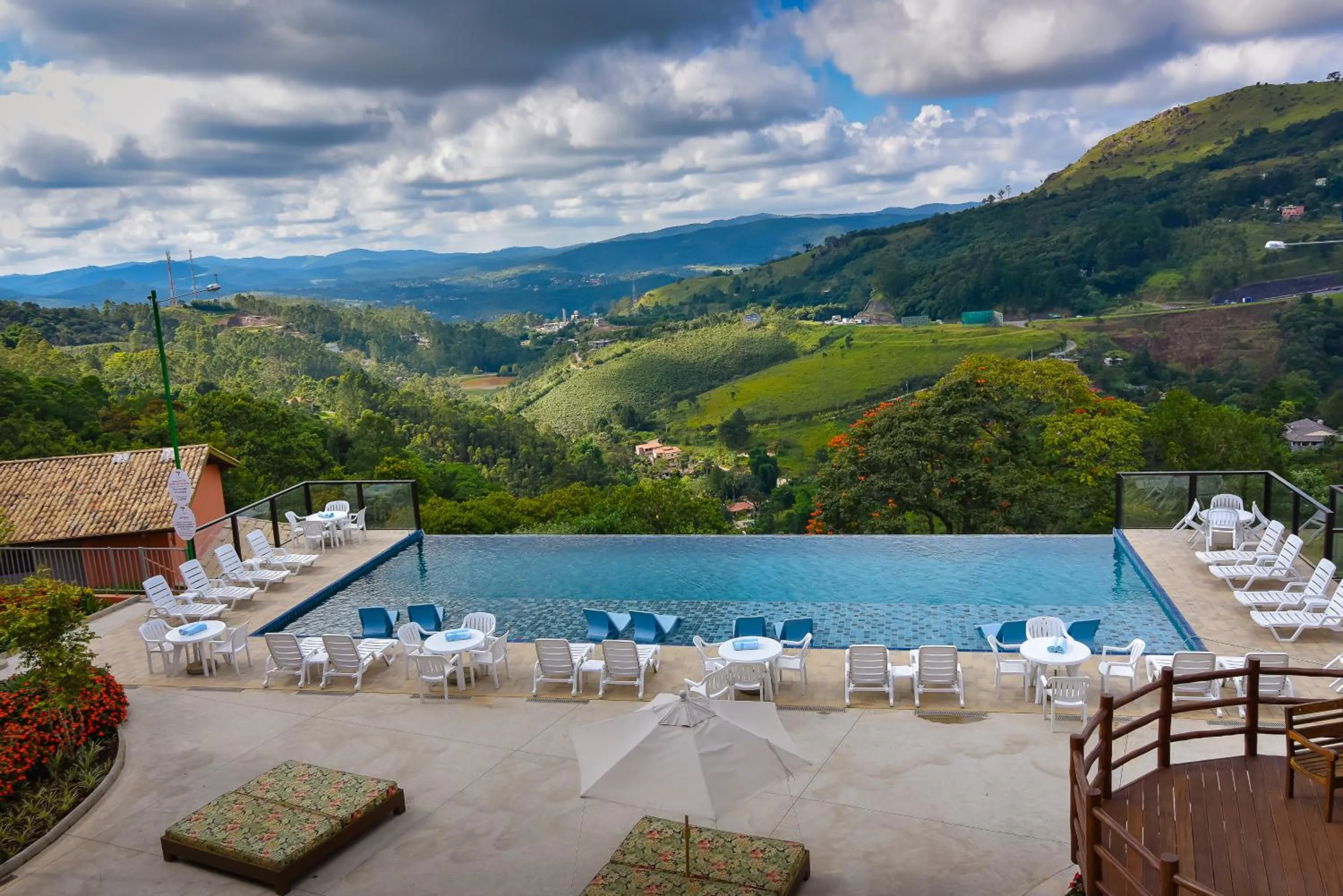 Swimming pool in Hotel Refúgio Vista Serrana