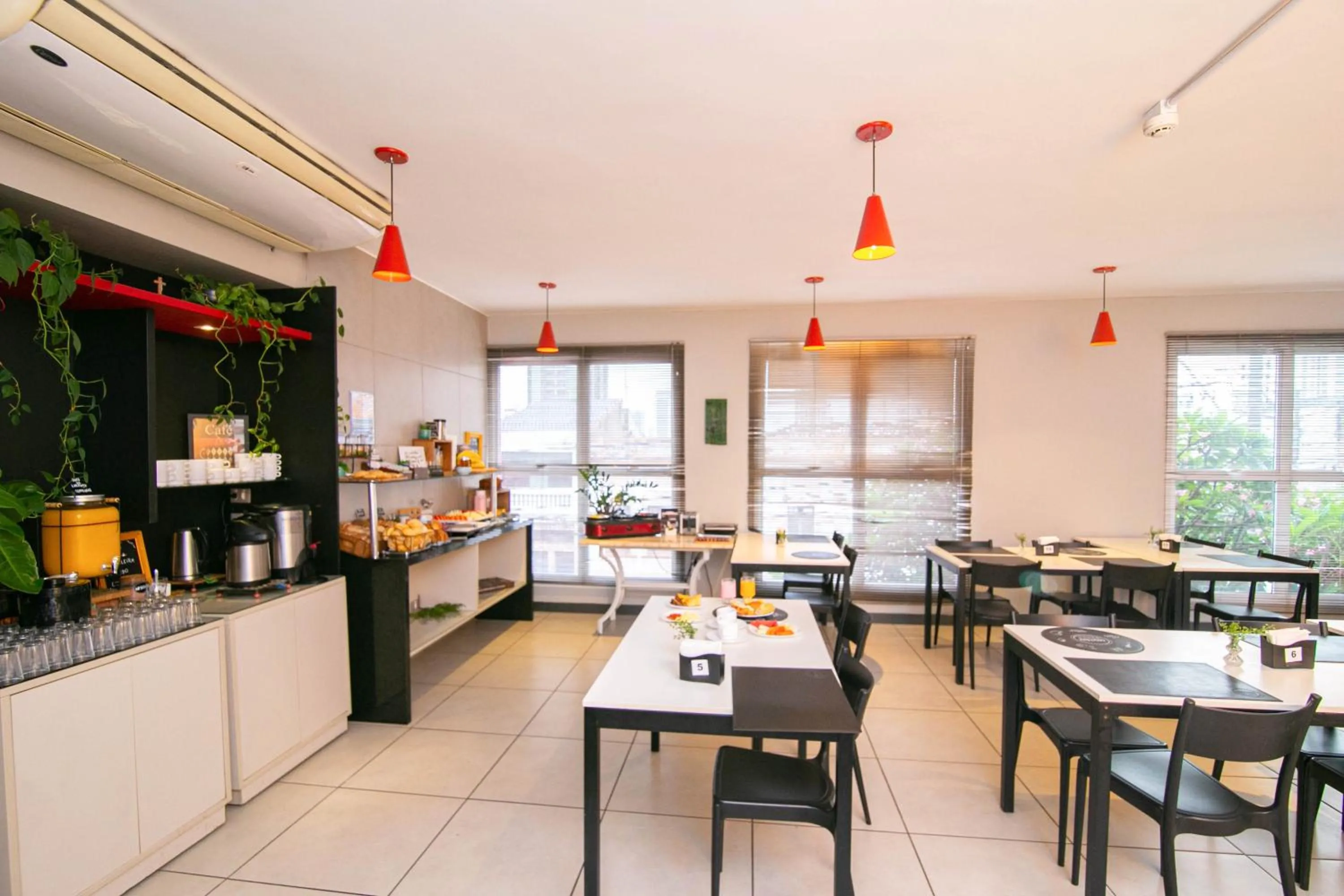 Restaurant/places to eat in I-Hotel Piracicaba