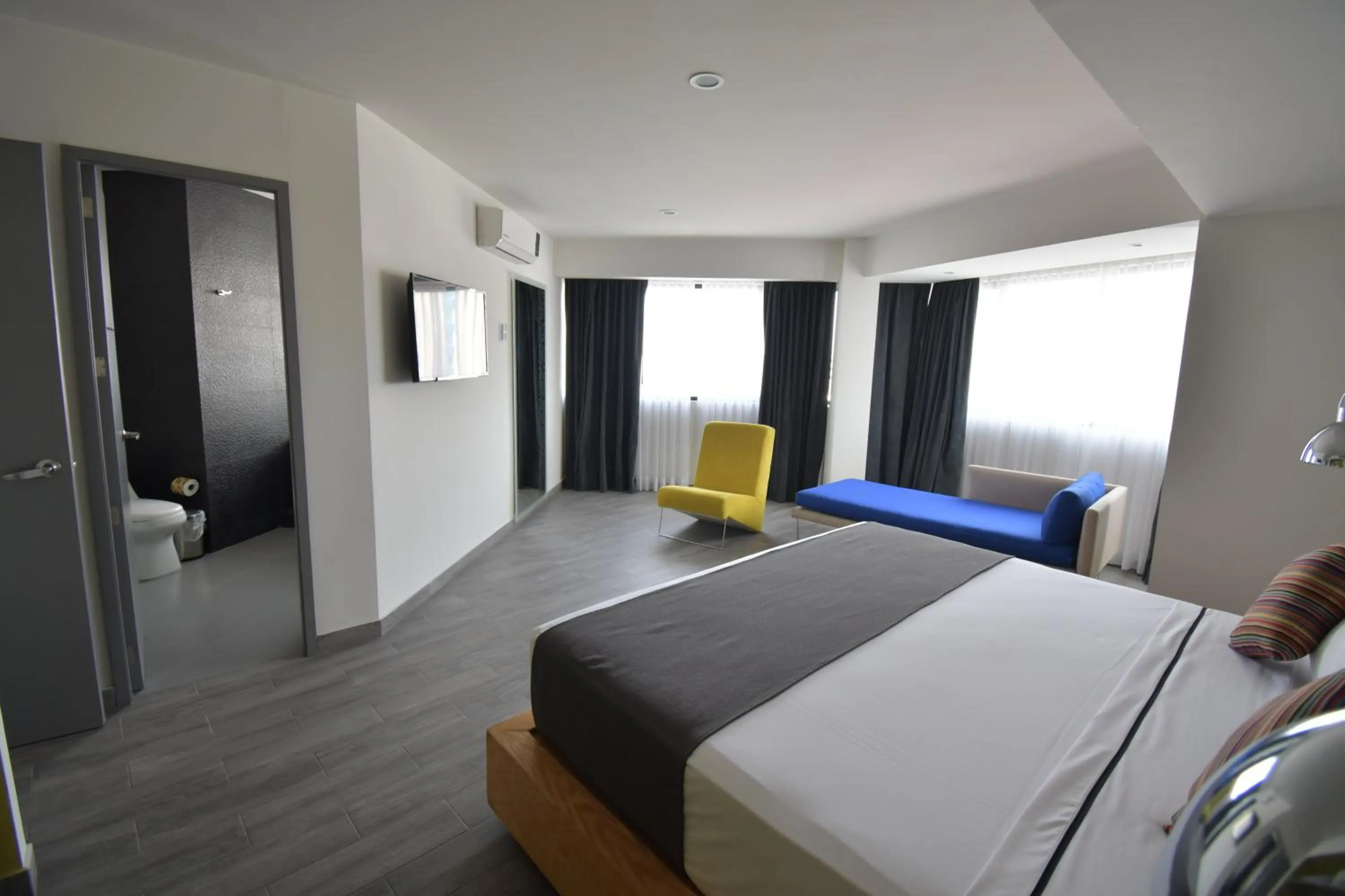 Photo of the whole room, Bed in Hotel Perla Central