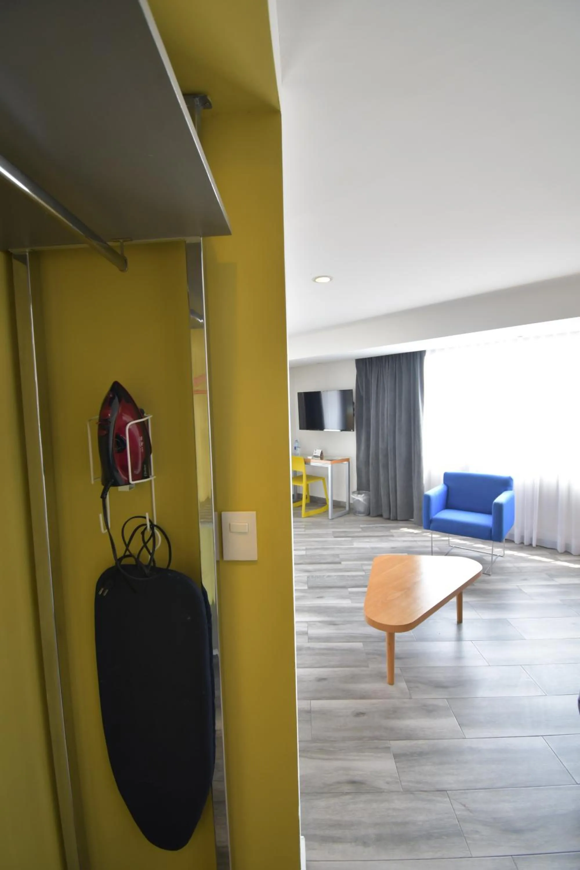 flat iron in Hotel Perla Central