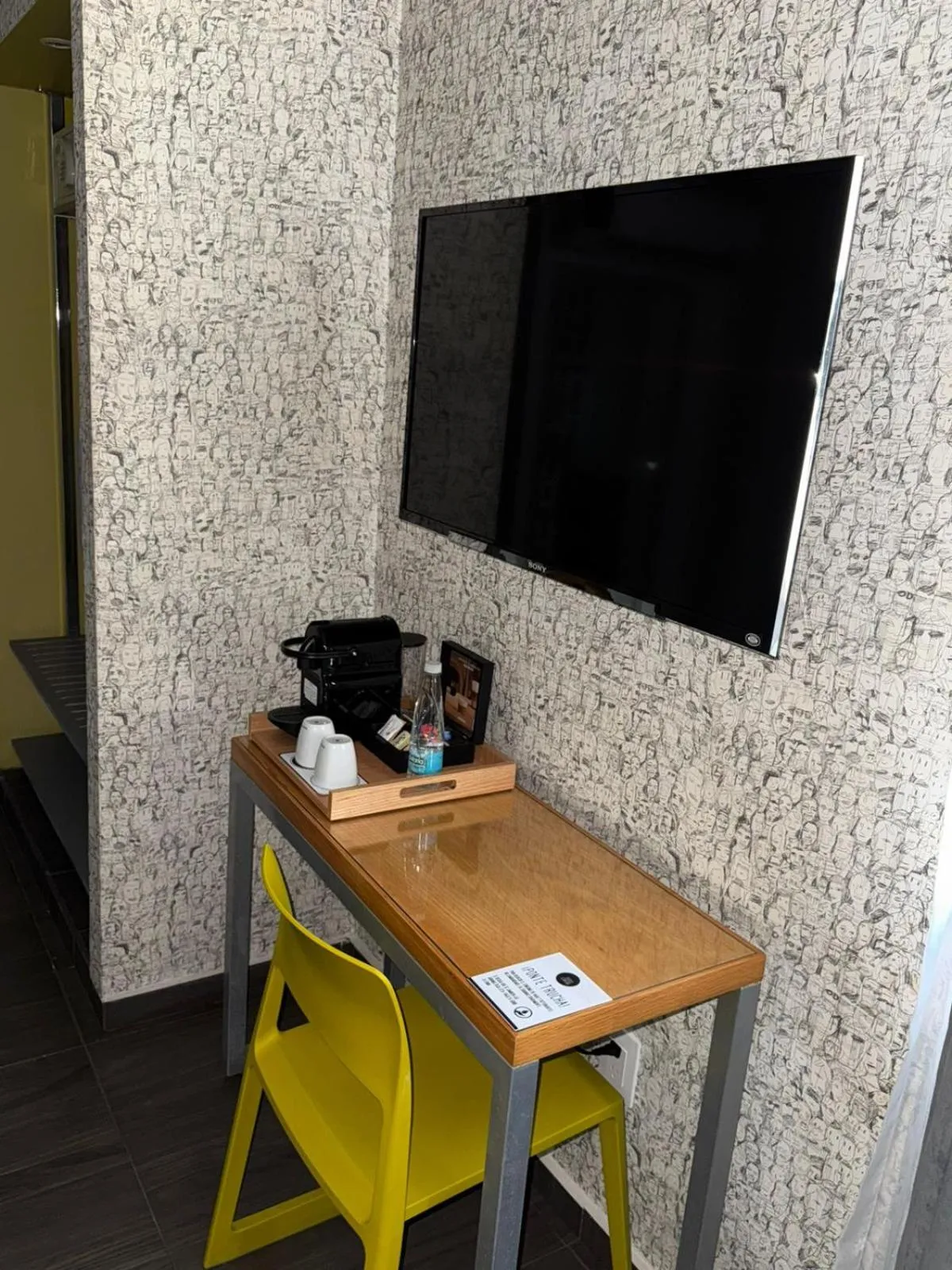 Coffee/tea facilities in Hotel Perla Central