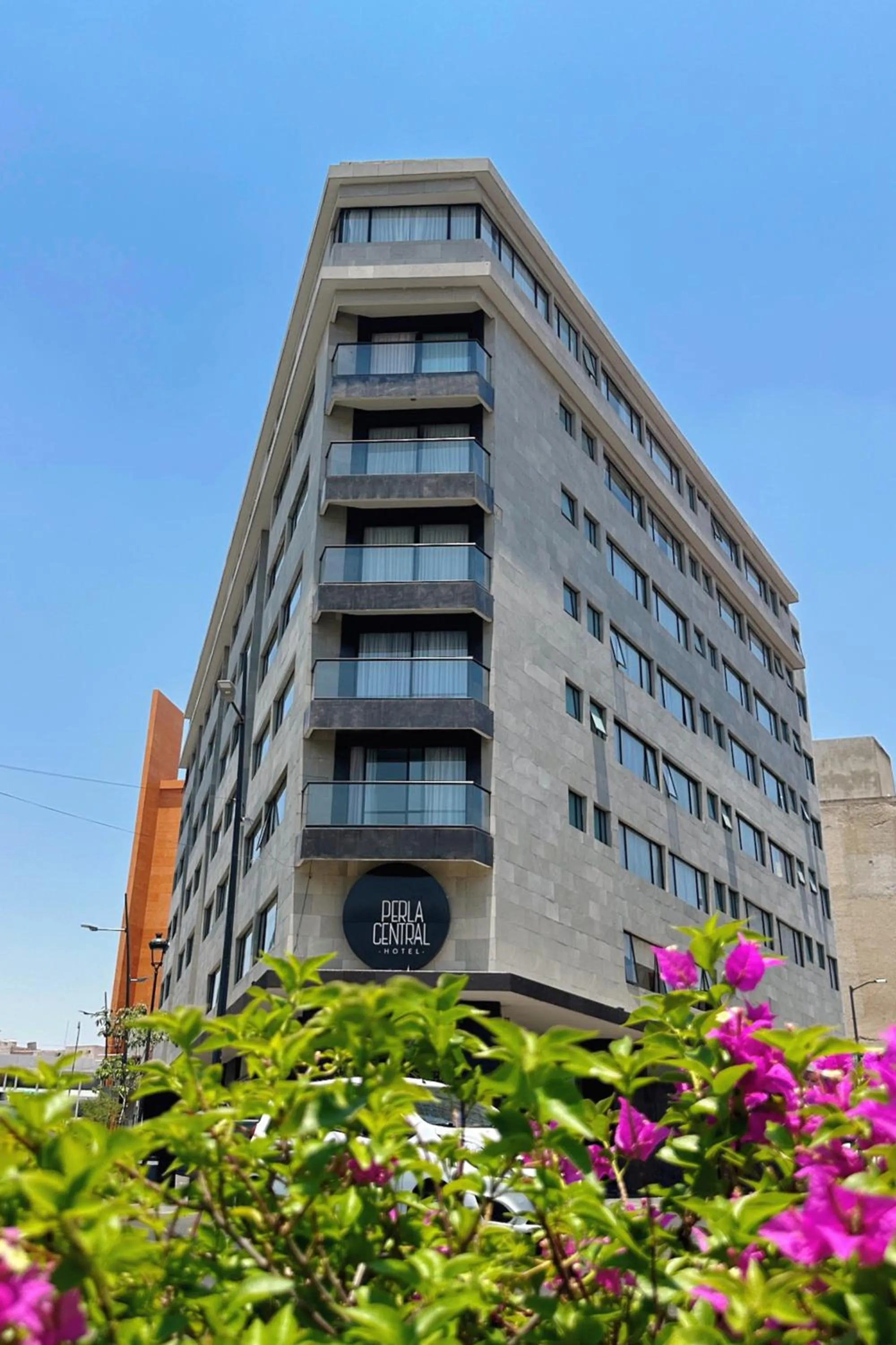 Facade/entrance in Hotel Perla Central