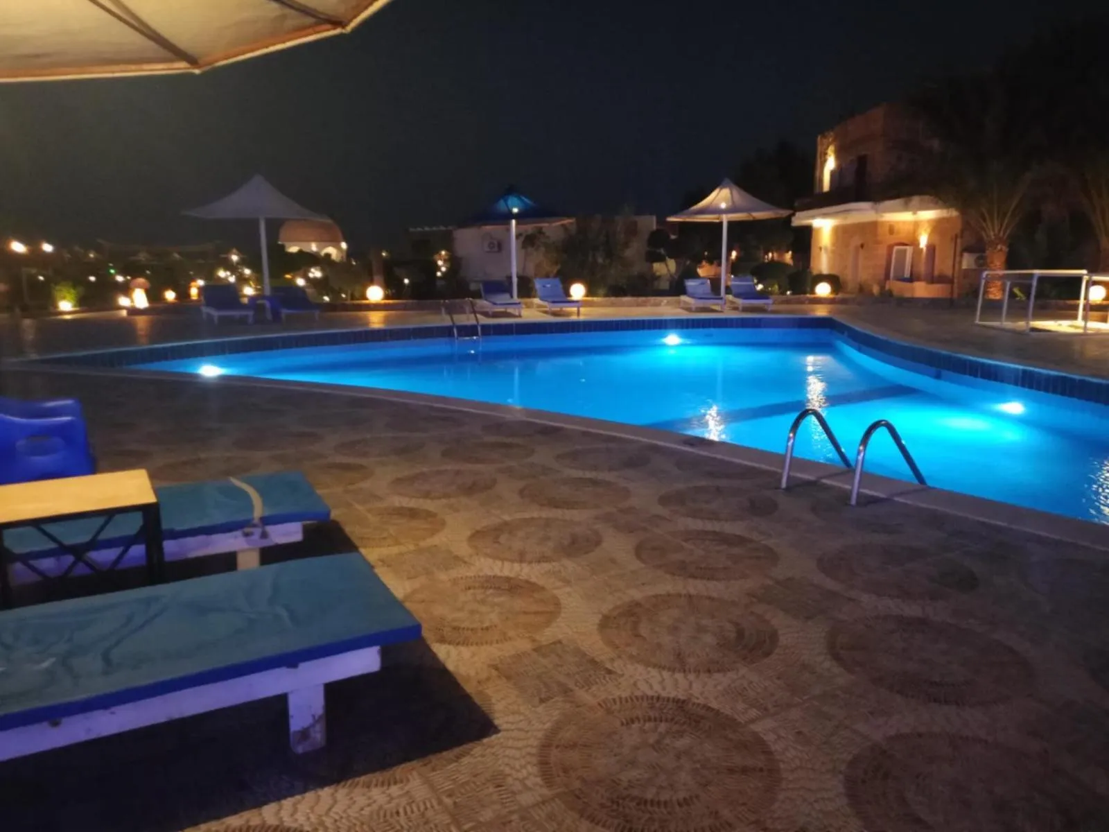 Swimming pool in Dolphin Continental Hotel