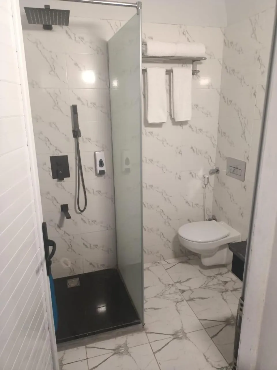 Shower in Dolphin Continental Hotel