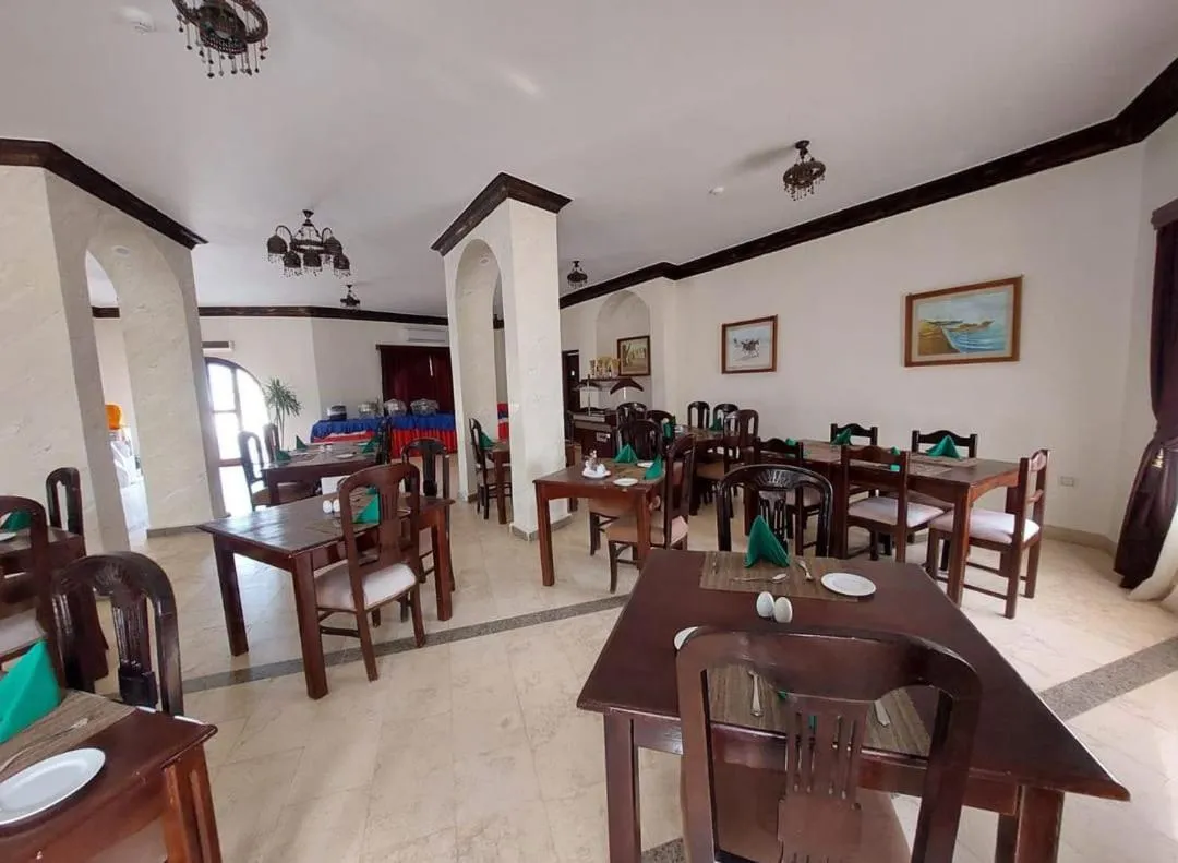 Restaurant/places to eat in Dolphin Continental Hotel