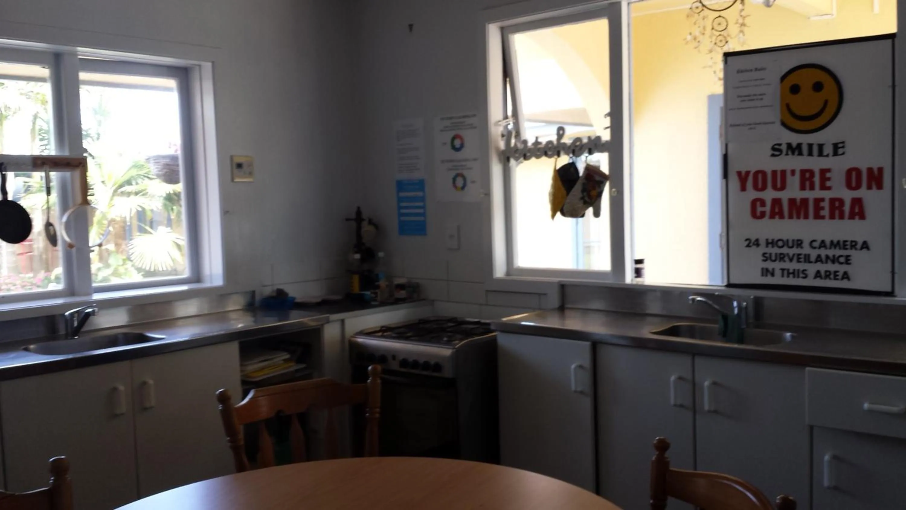 Communal kitchen, Kitchen/Kitchenette in Orewa Pillows Lodge