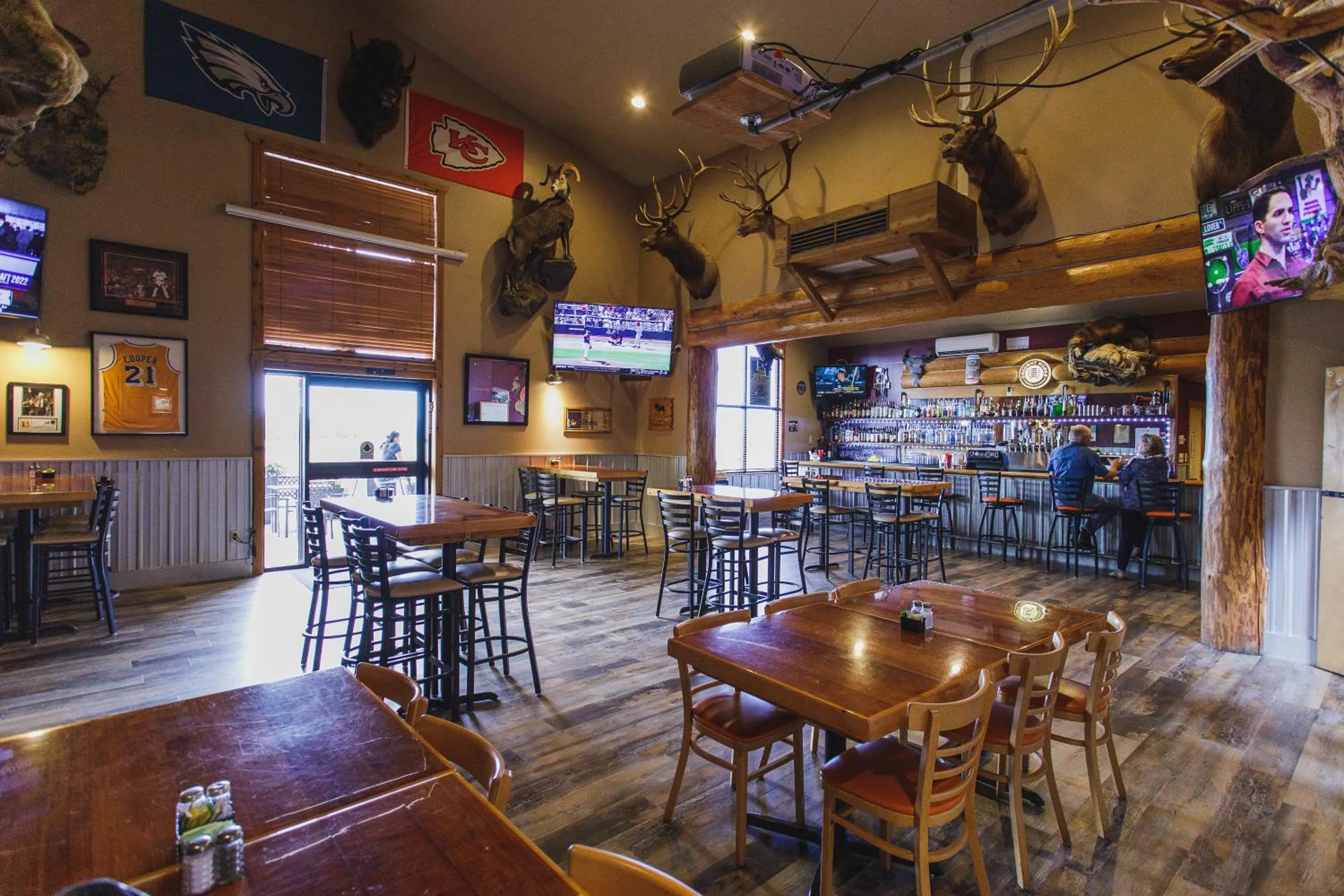 Restaurant/places to eat in Ninepipes Lodge