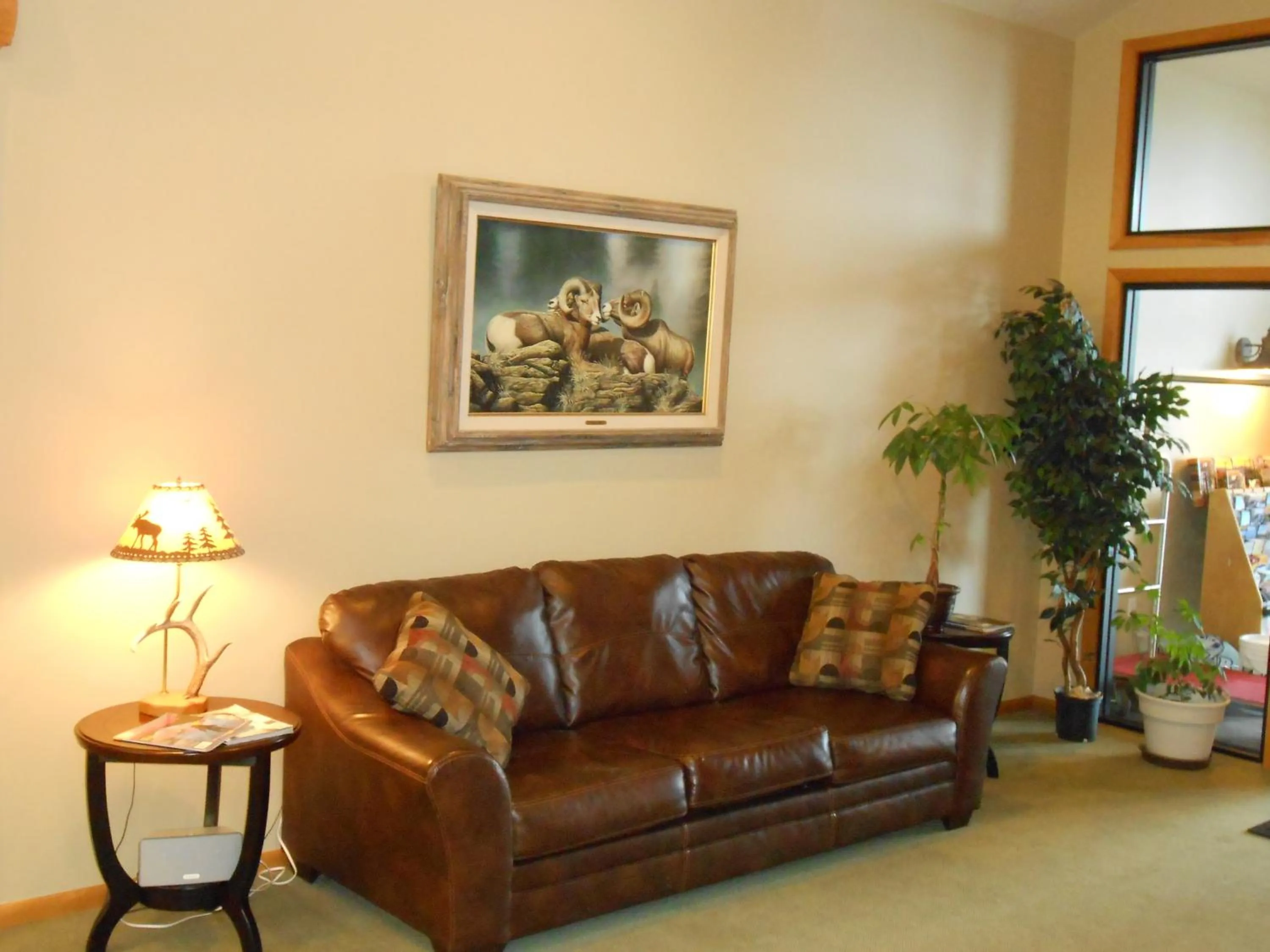 Decorative detail in Ninepipes Lodge