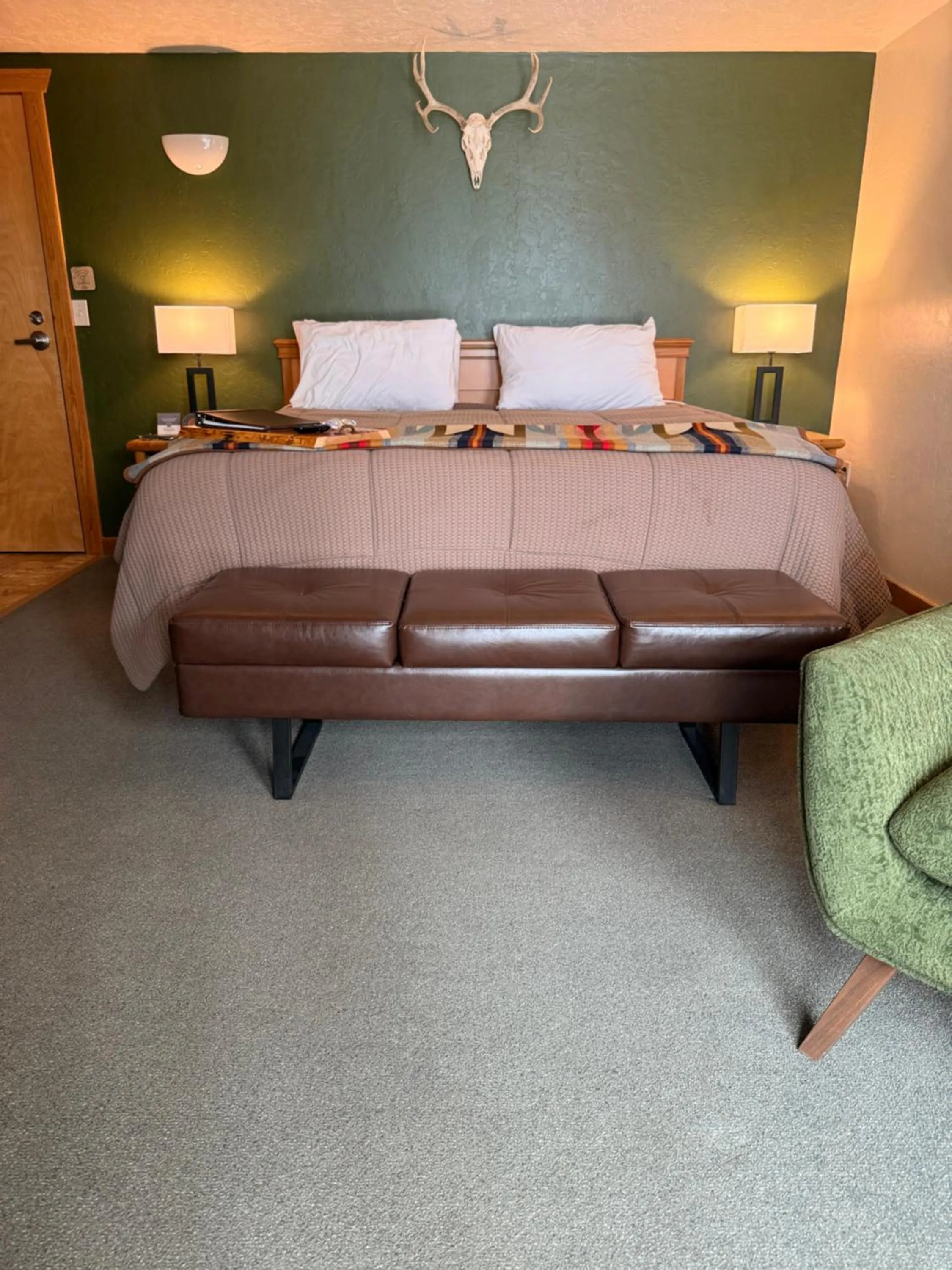 Bedroom, Bed in Ninepipes Lodge