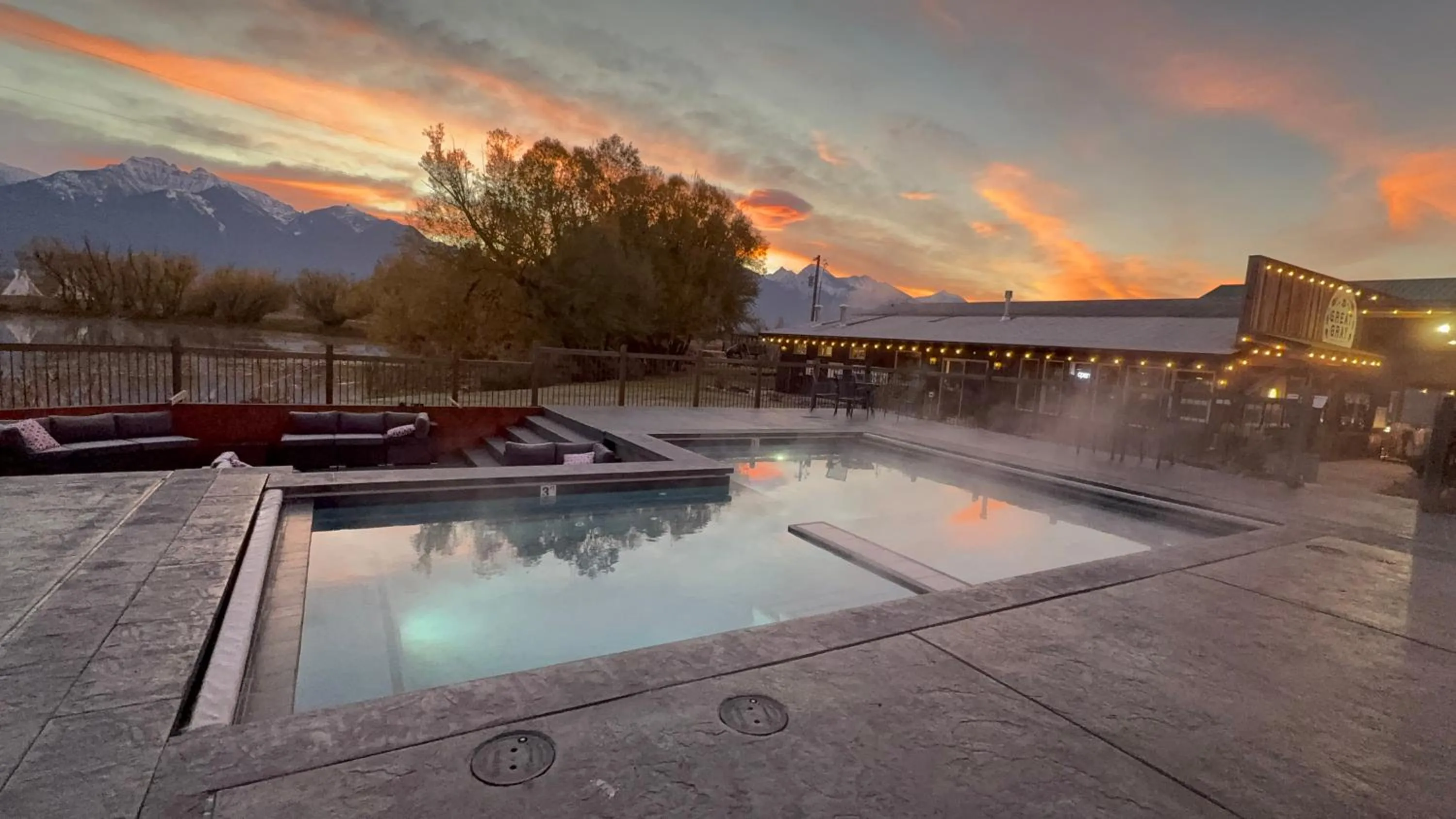 Hot Tub in Ninepipes Lodge