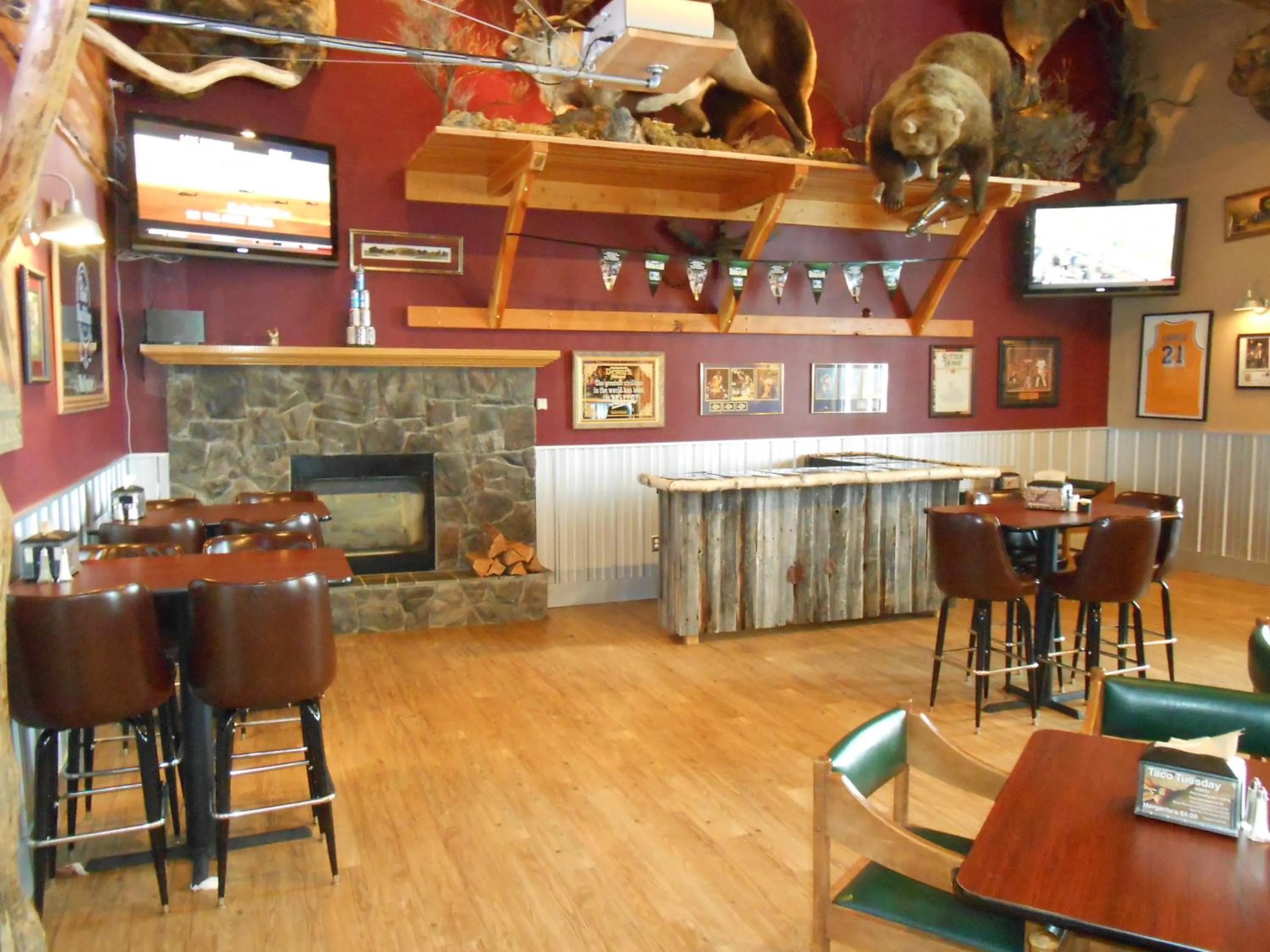 Restaurant/places to eat in Ninepipes Lodge