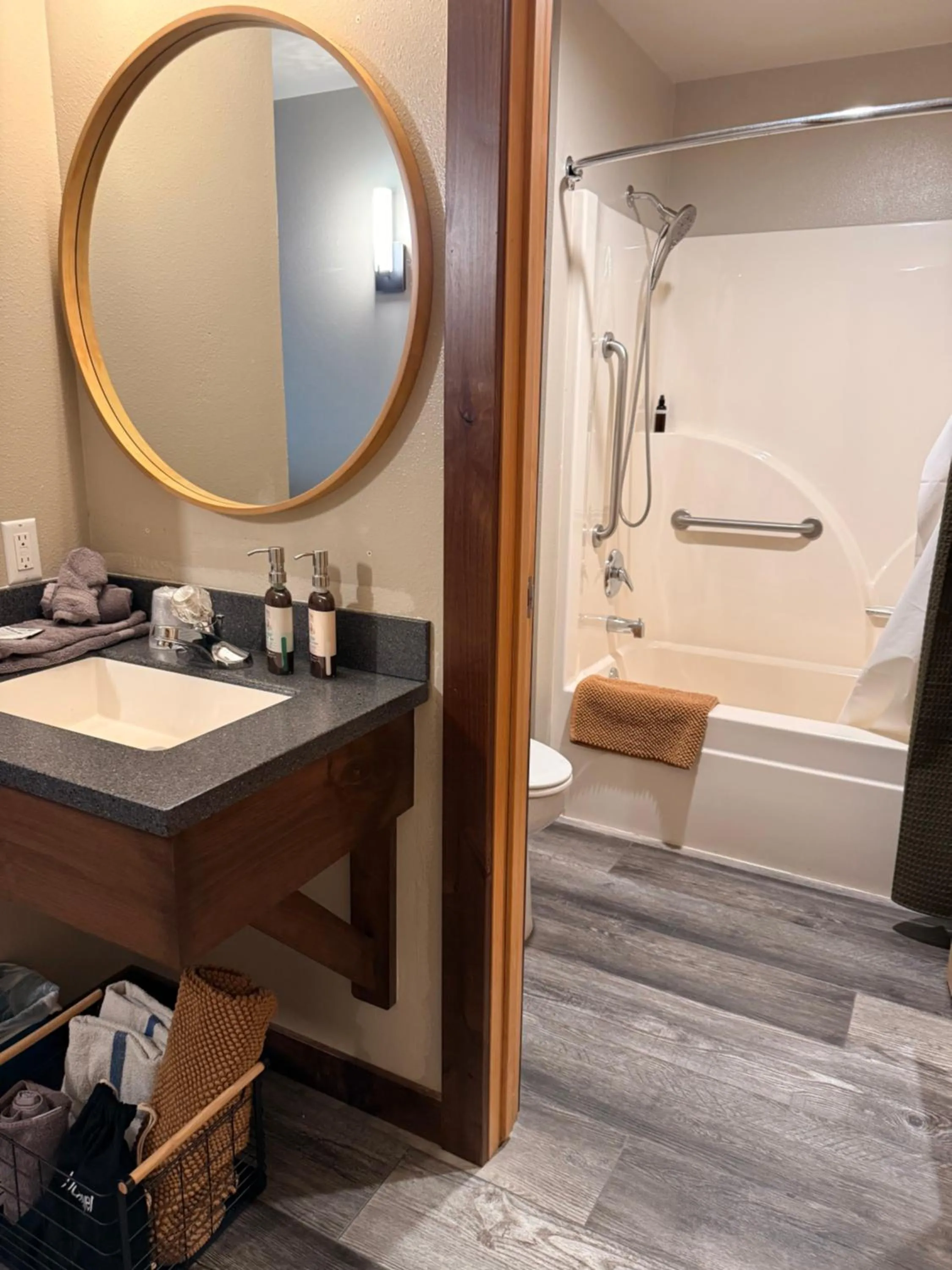 Bathroom in Ninepipes Lodge