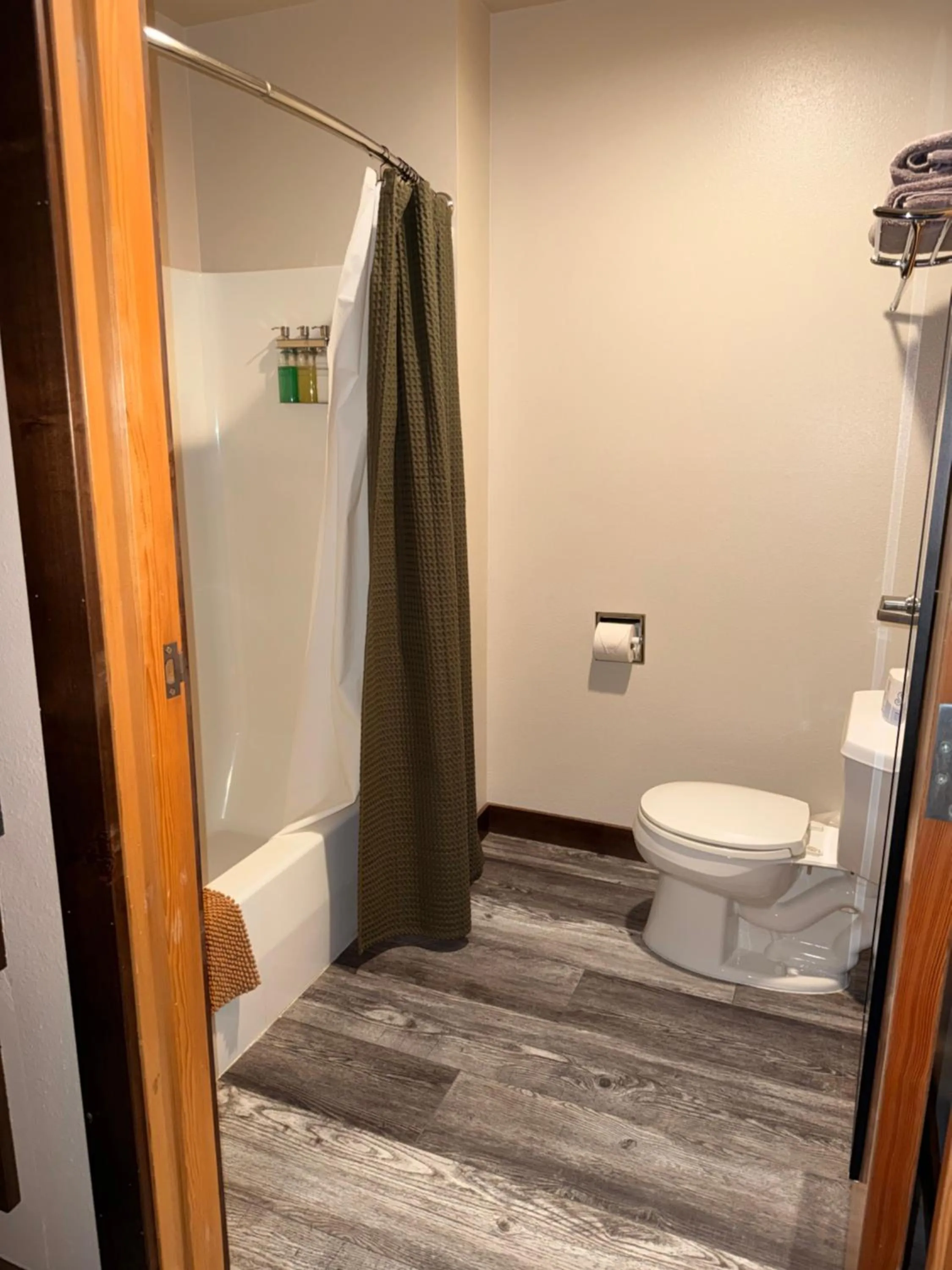 Bathroom in Ninepipes Lodge