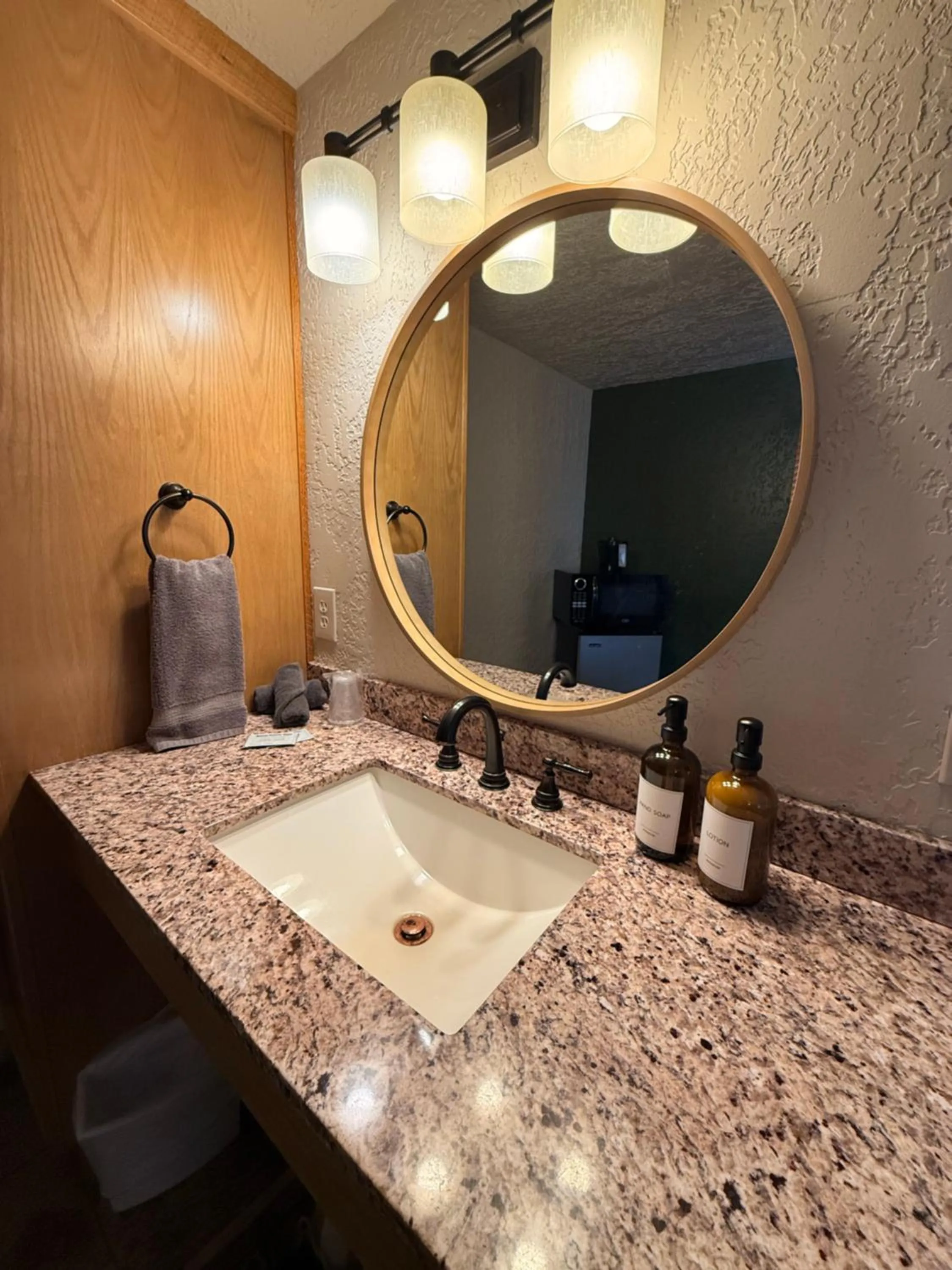 Bathroom in Ninepipes Lodge