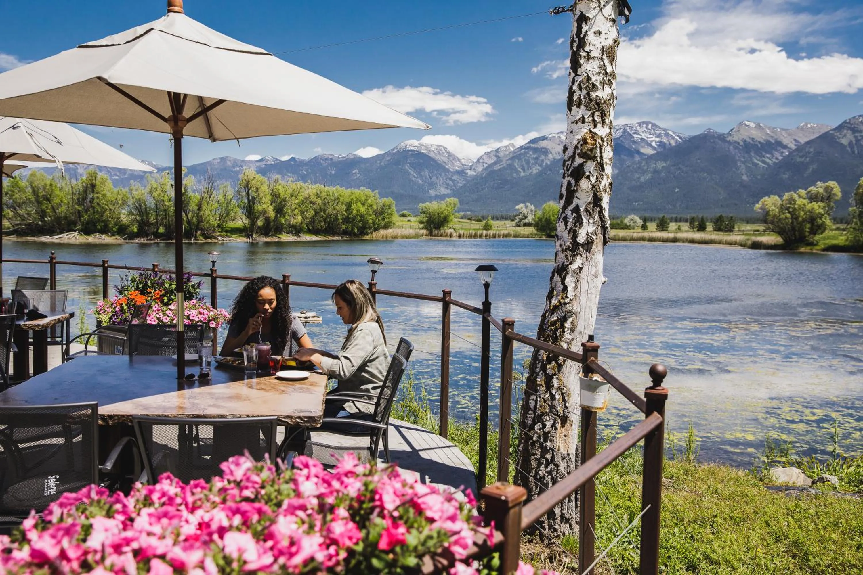 Restaurant/places to eat in Ninepipes Lodge