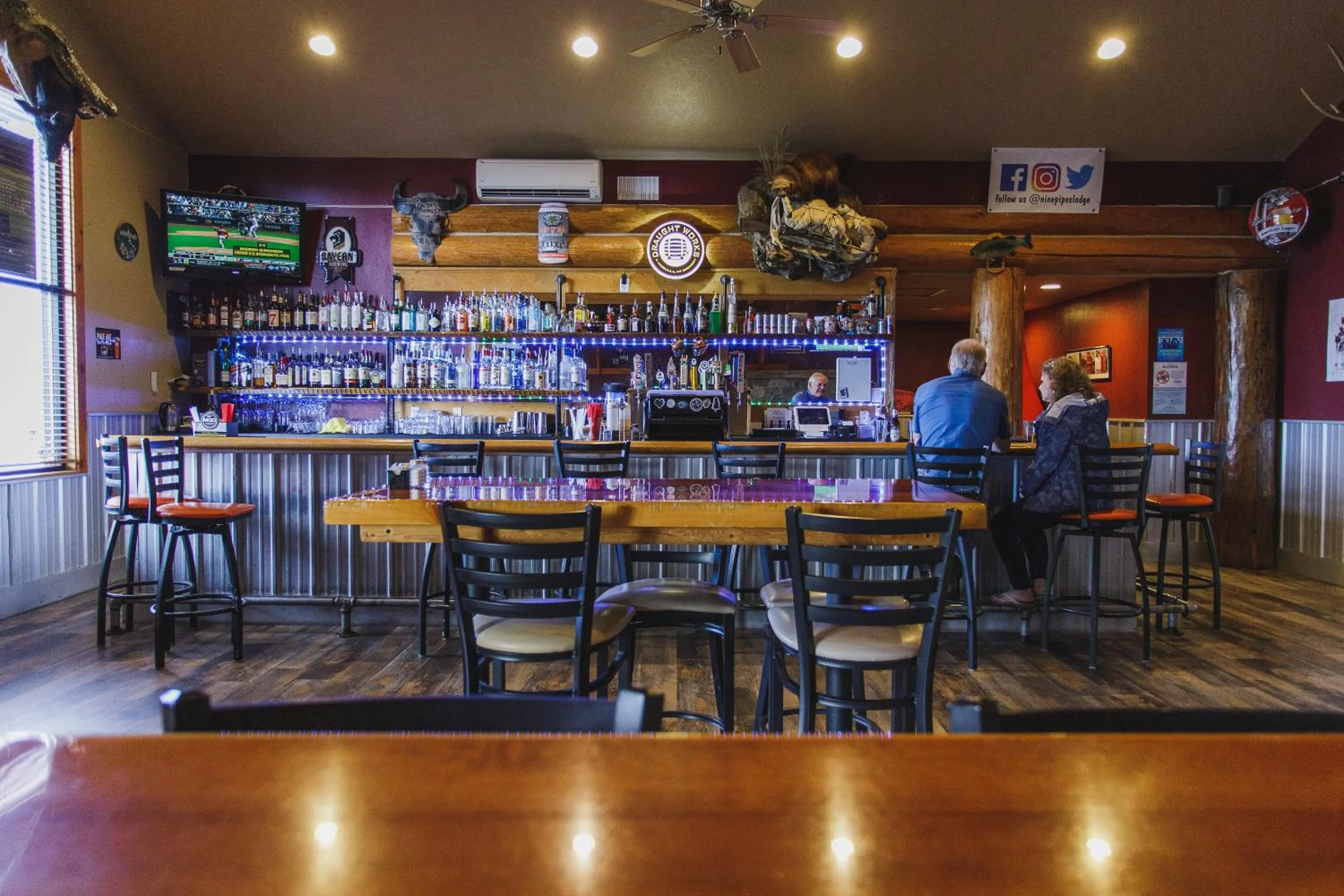 Restaurant/places to eat in Ninepipes Lodge