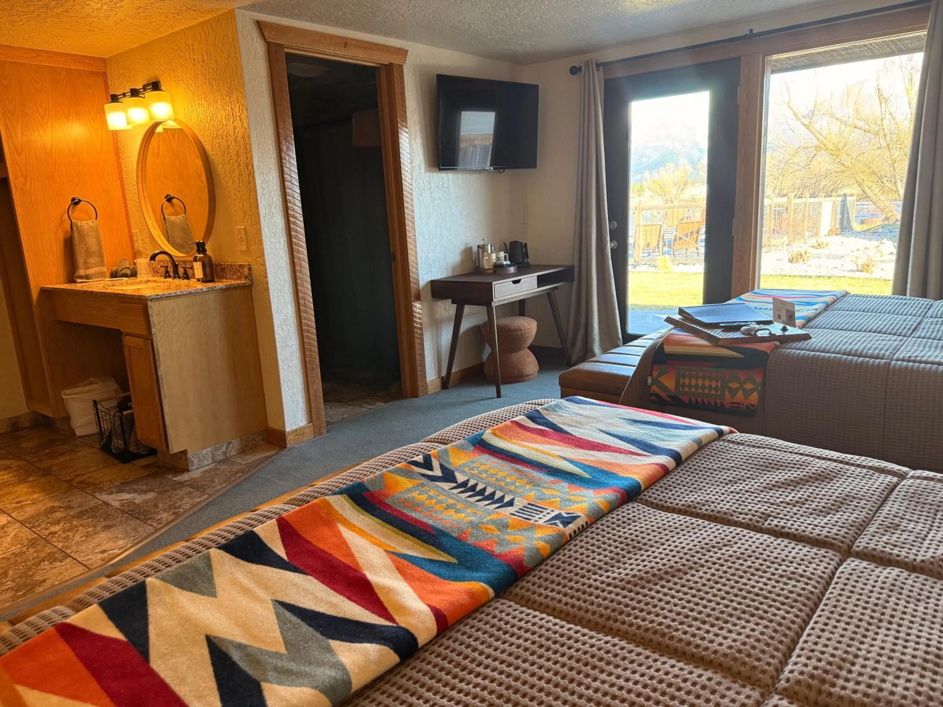 Bedroom, Bed in Ninepipes Lodge