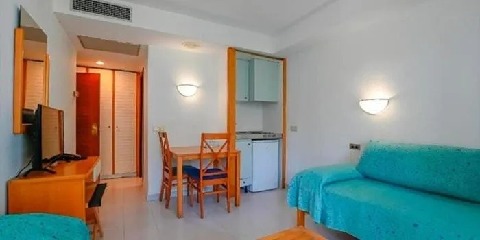 Photo of the whole room in O7 Club Cala Ratjada