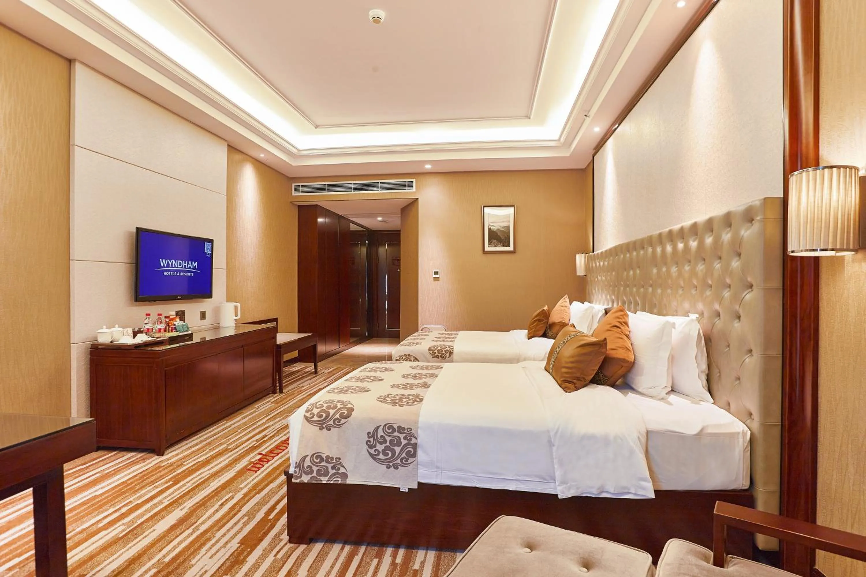 Photo of the whole room, Bed in Wyndham Grand Plaza Royale Chenzhou
