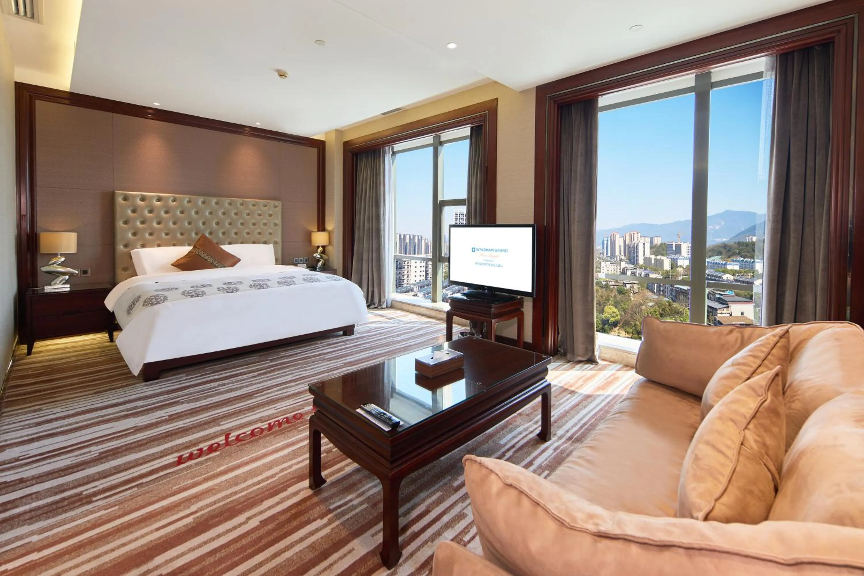 Photo of the whole room, Bed in Wyndham Grand Plaza Royale Chenzhou