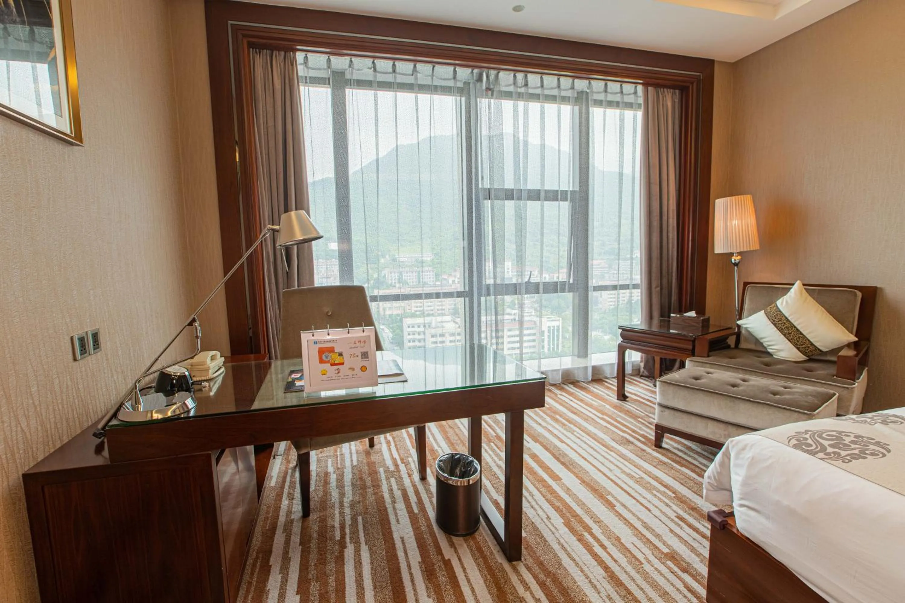 Seating area, Bed in Wyndham Grand Plaza Royale Chenzhou