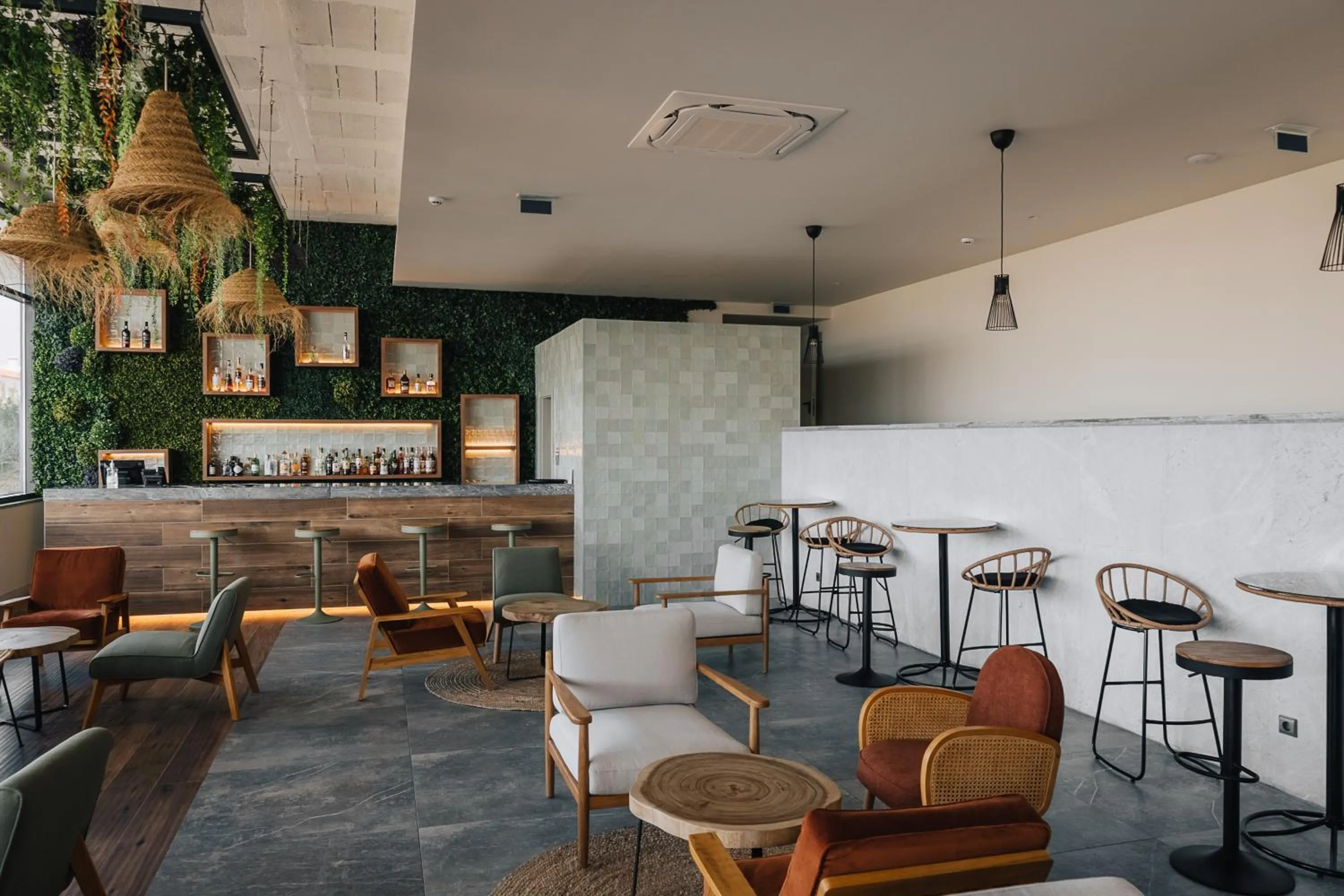 Lounge or bar in Porto Covo Praia Hotel & SPA