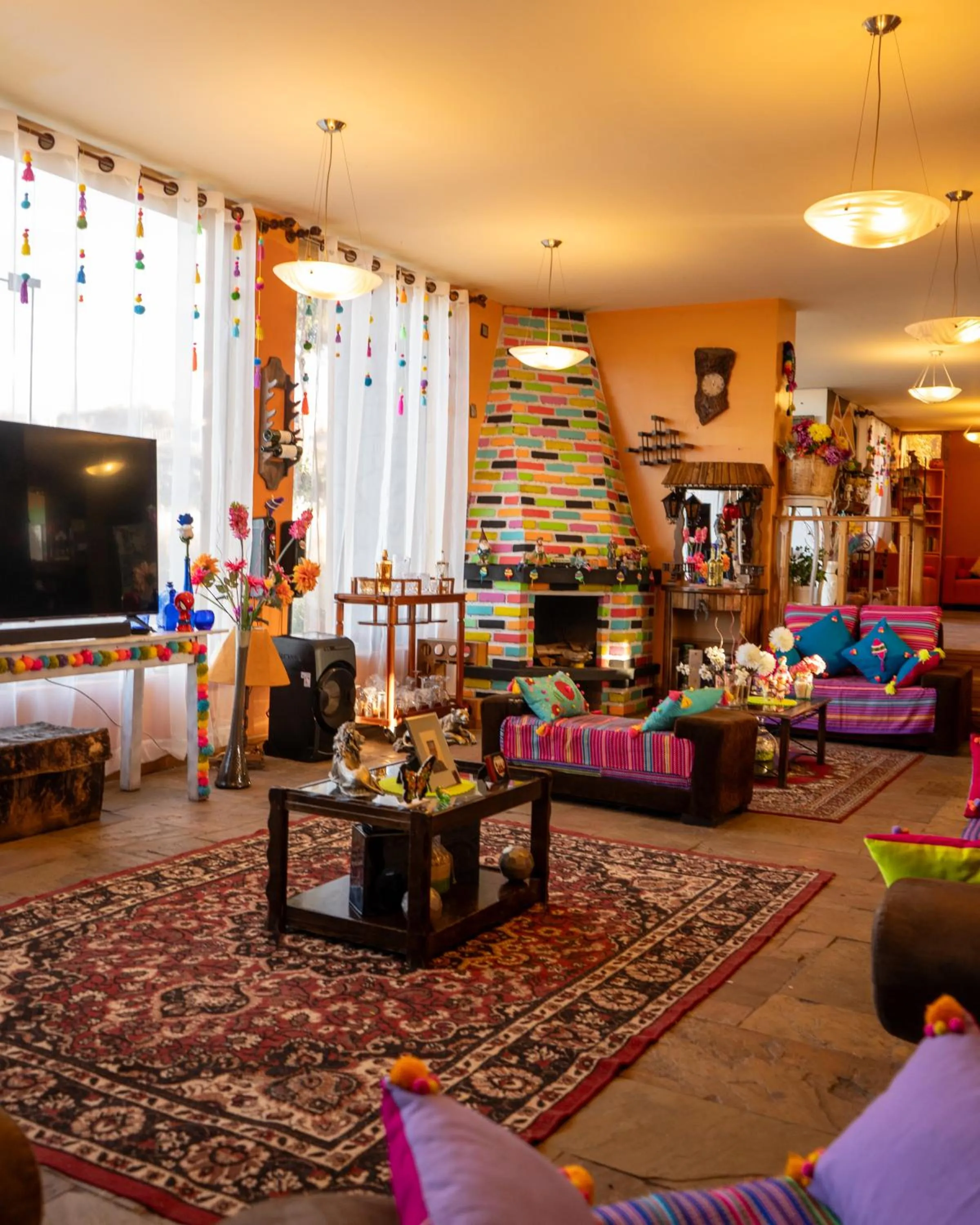 Communal lounge/ TV room in Hotel Pumakala