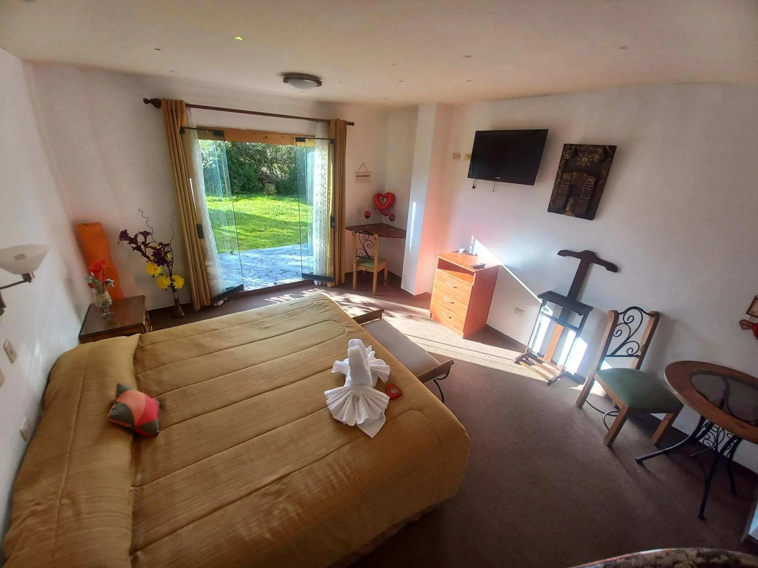 room service, Bed in Hotel Pumakala