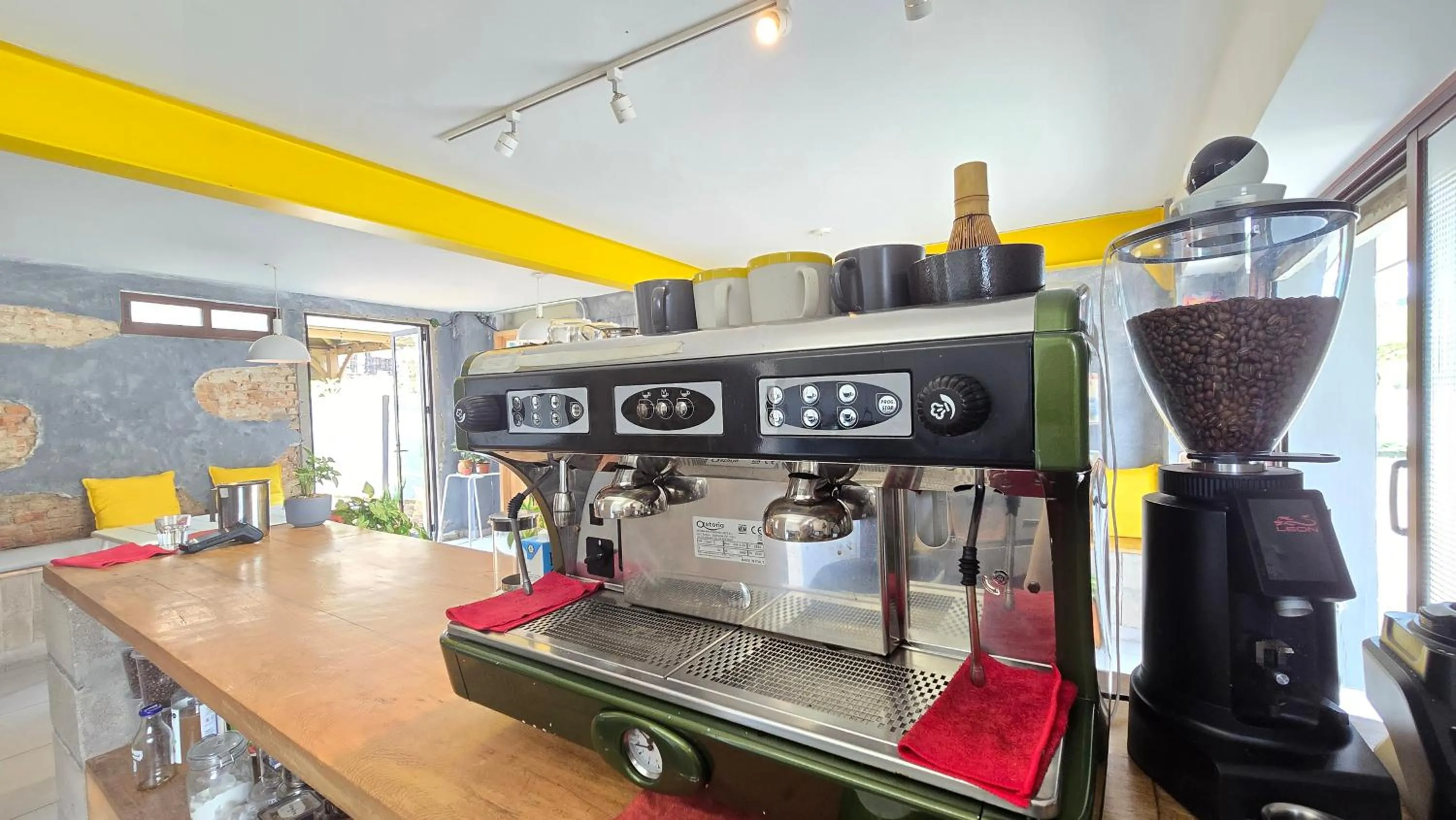 Restaurant/places to eat in Hotel NEXT