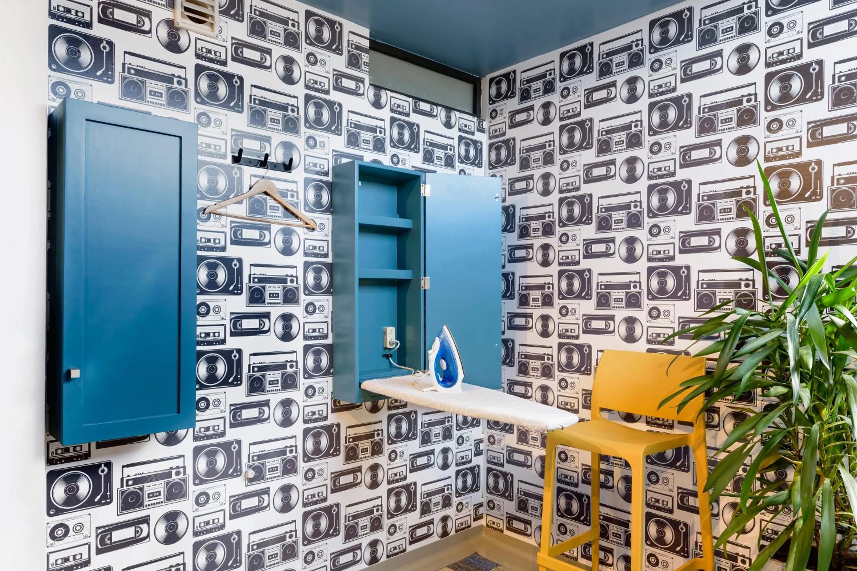 flat iron in Hotel NEXT