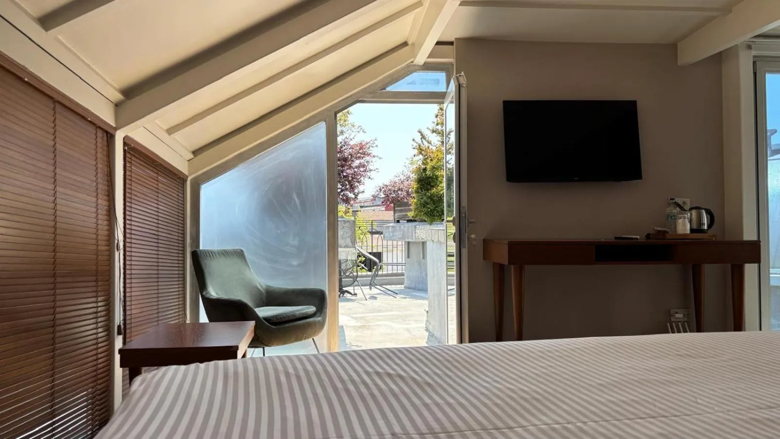 Balcony/Terrace, Bed in Faros Hotel Old City - Special Category