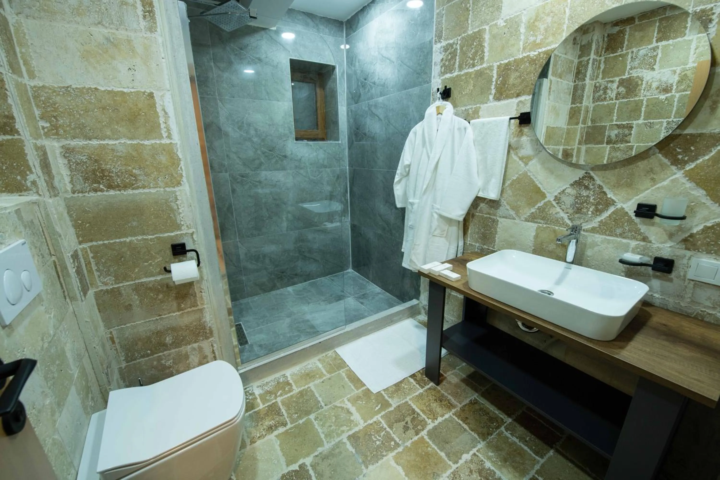 Bathroom in Ahiyan Hotel