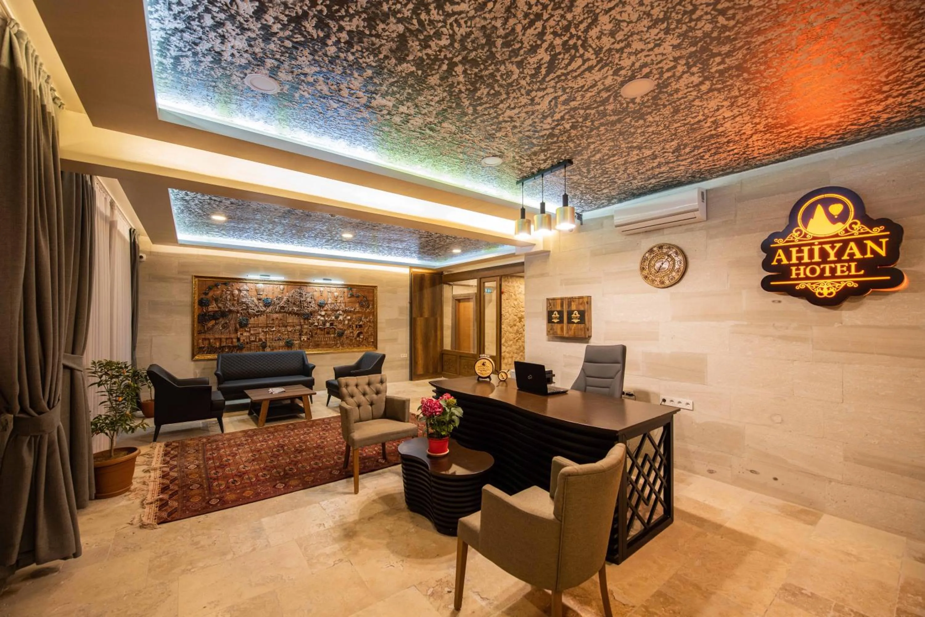Lobby or reception in Ahiyan Hotel