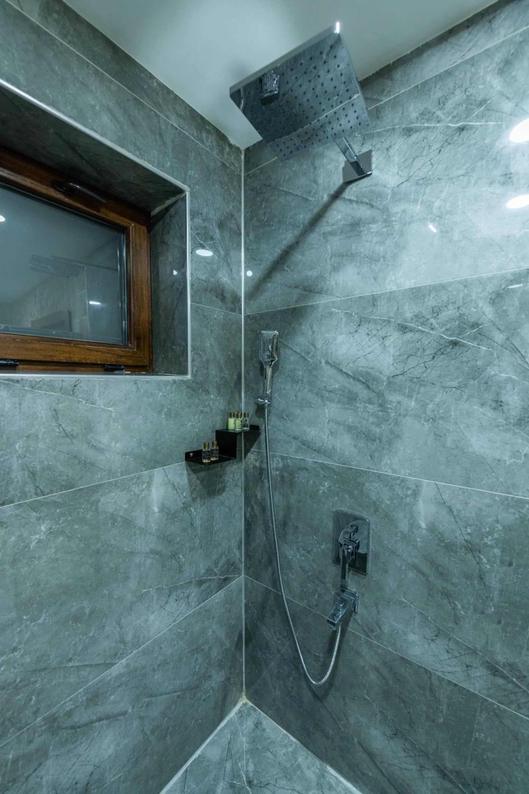 Bathroom in Ahiyan Hotel