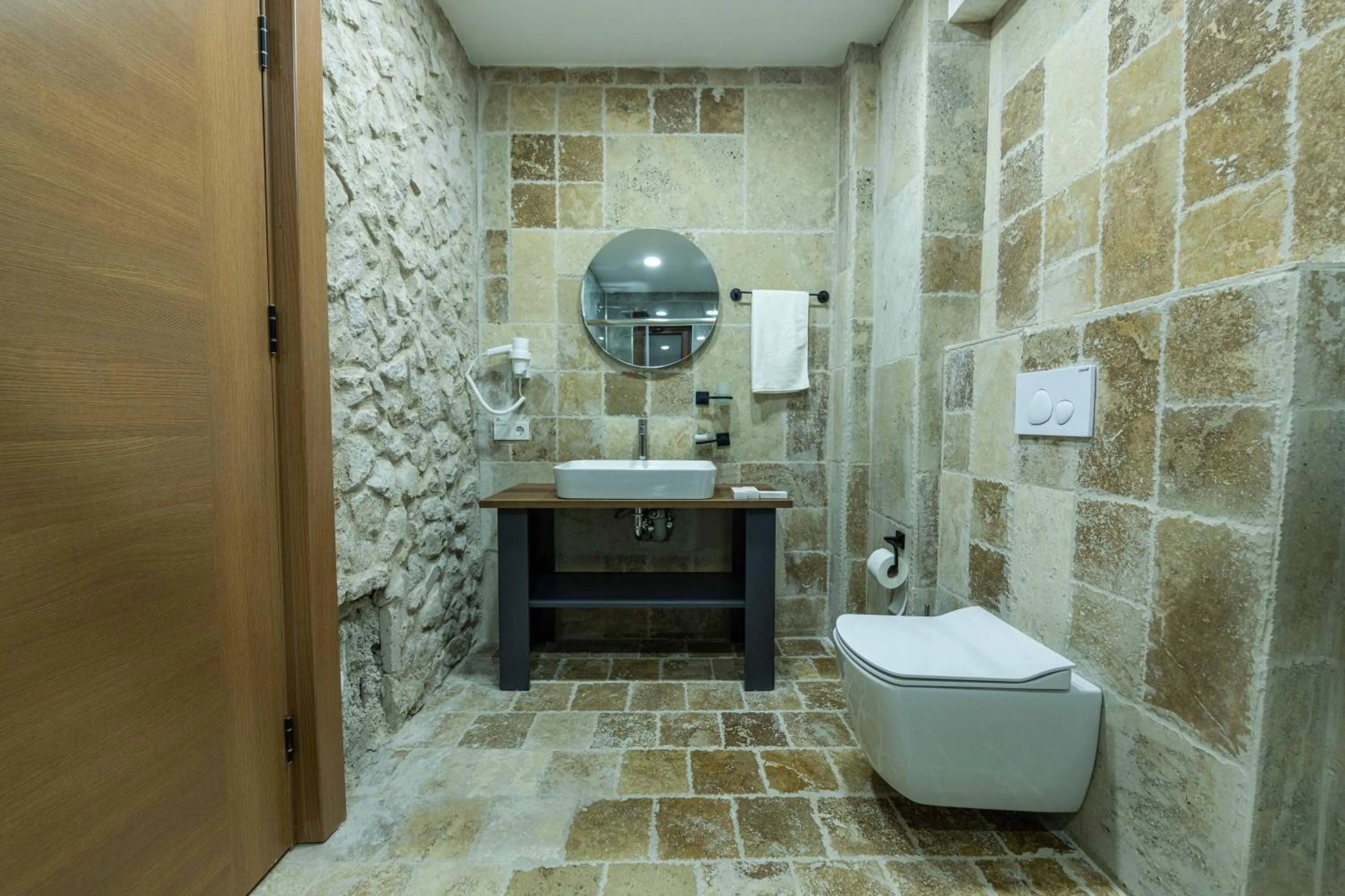 Bathroom in Ahiyan Hotel