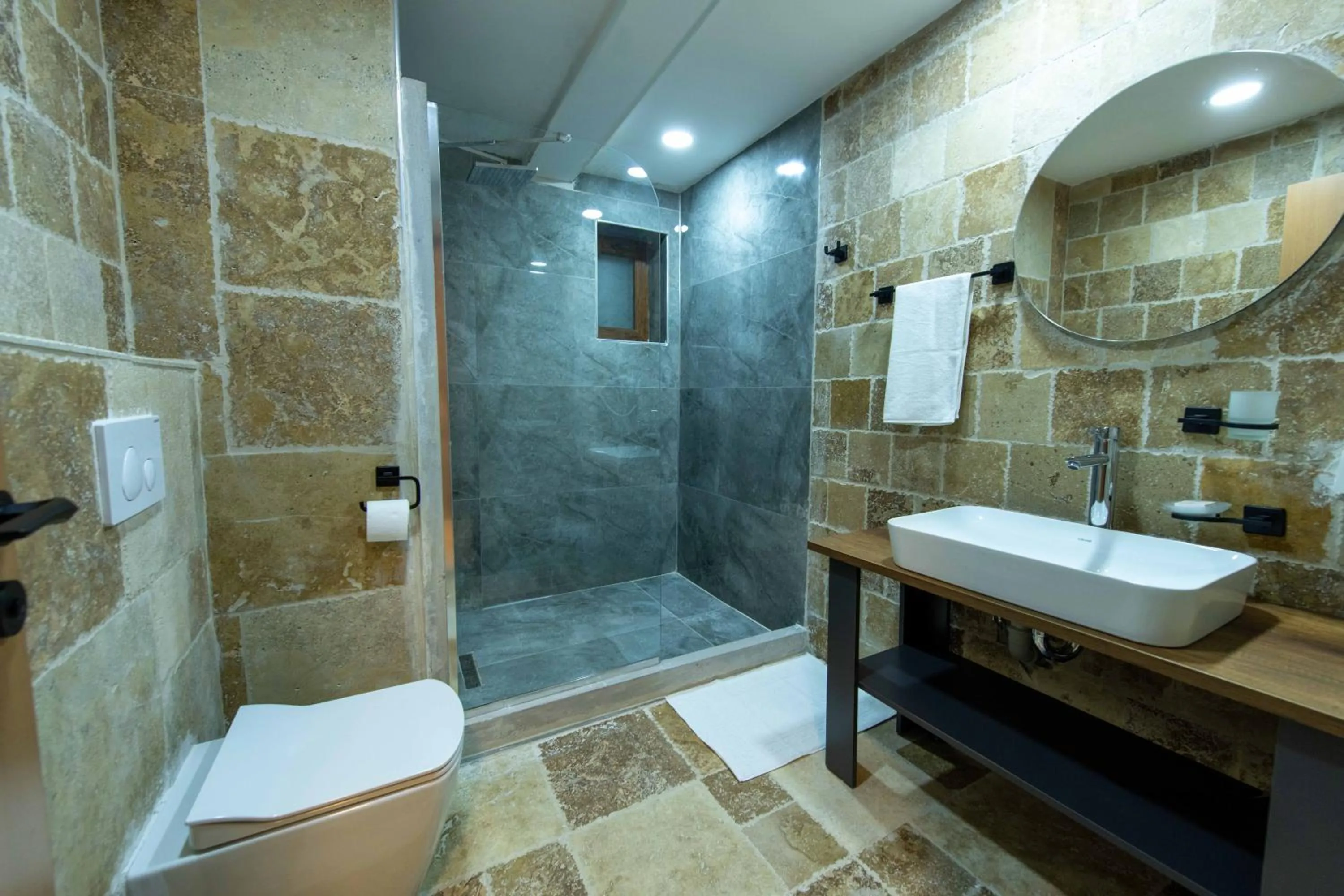 Bathroom in Ahiyan Hotel