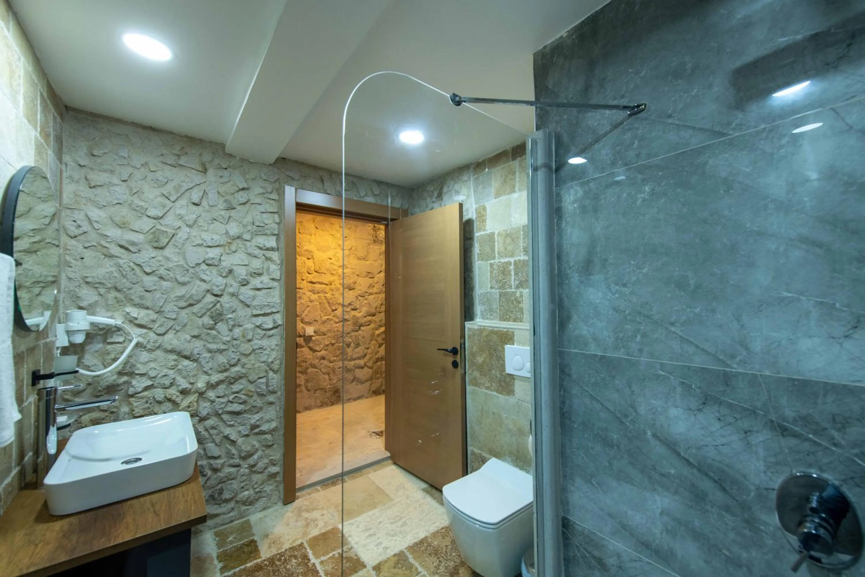 Bathroom in Ahiyan Hotel