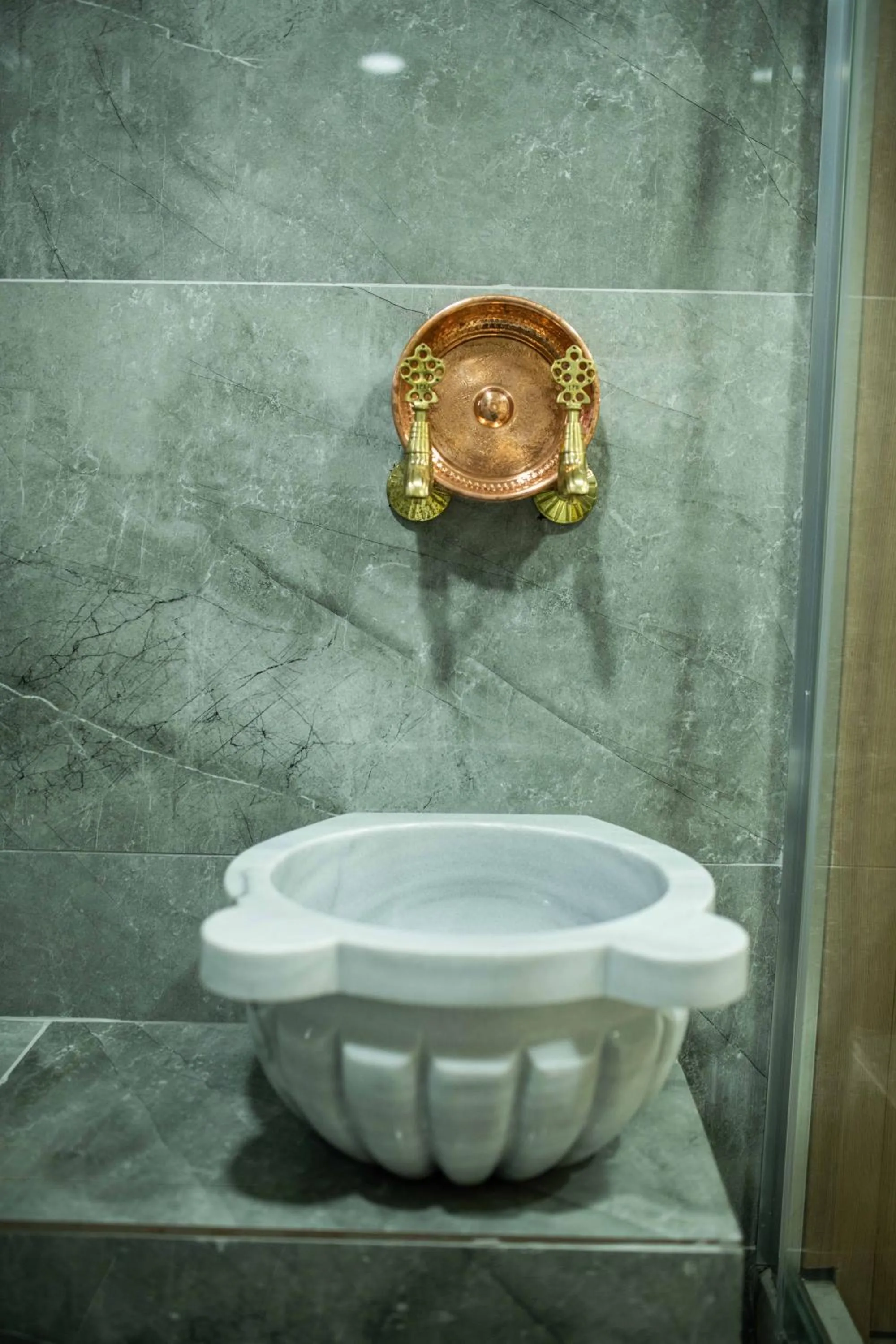 Bathroom in Ahiyan Hotel