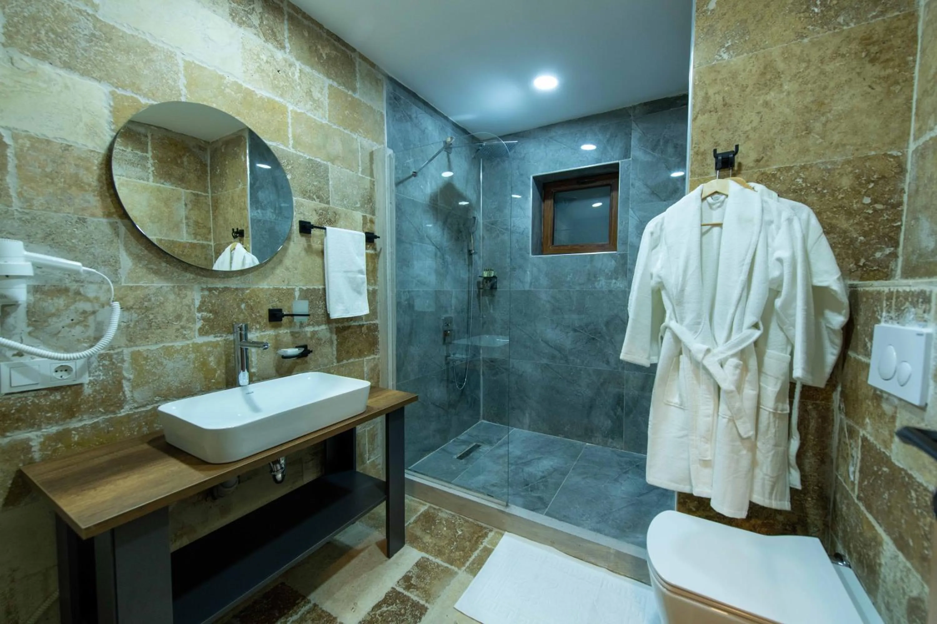 Bathroom in Ahiyan Hotel